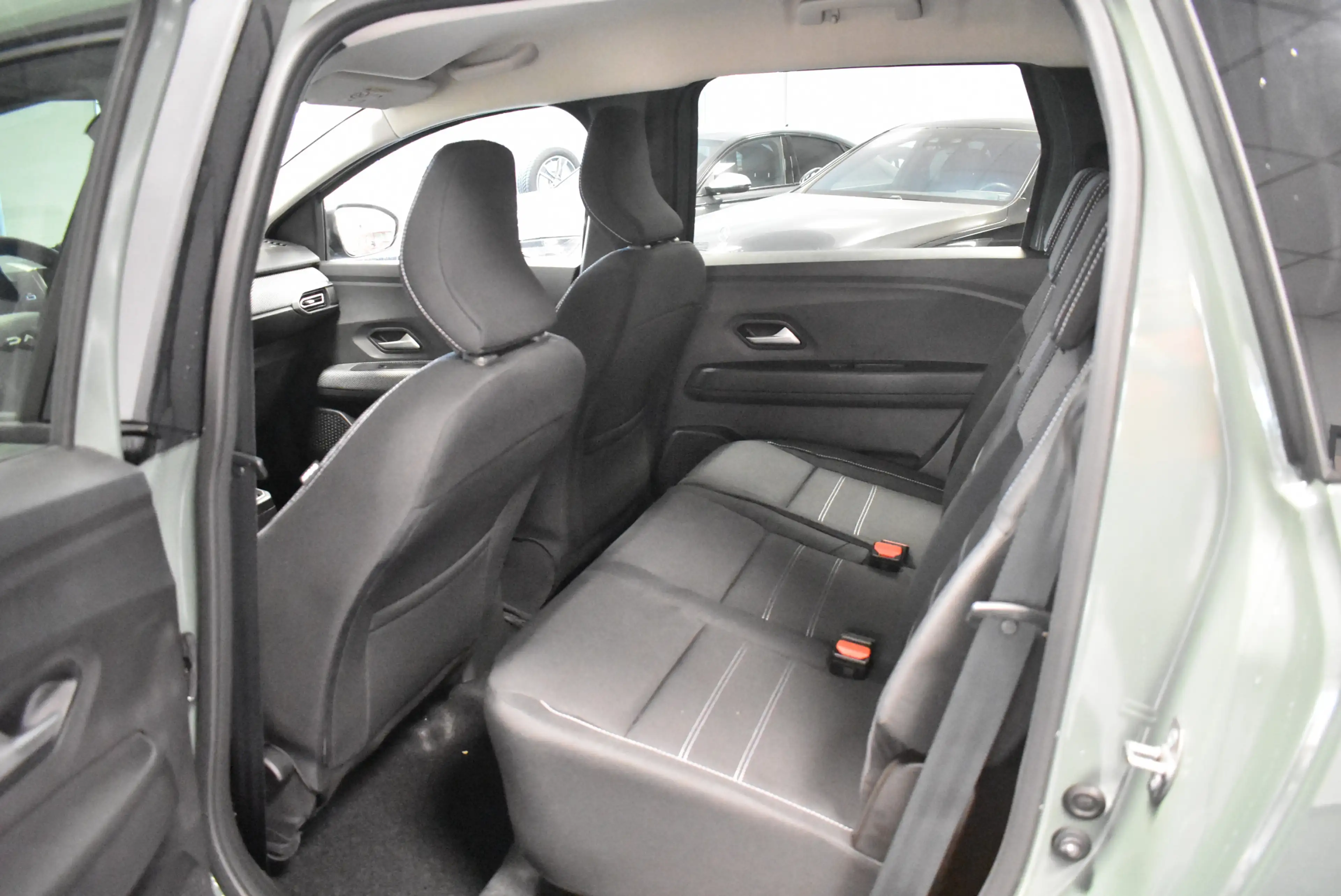 Dacia Jogger Hybrid Expression 7-Sitzer LED Aut. PDC — photo 11