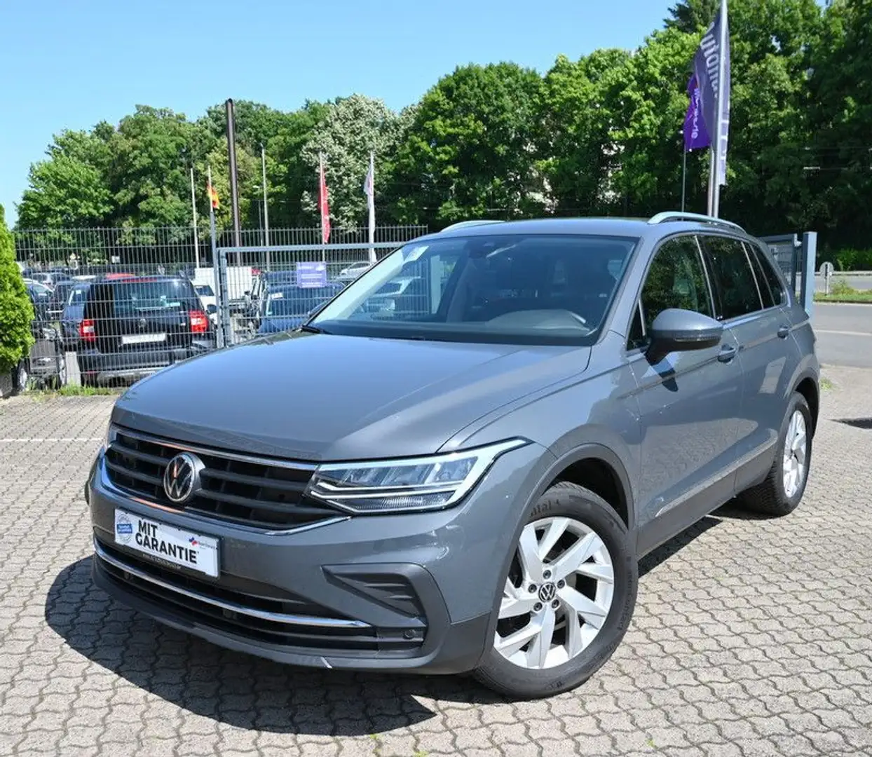 Volkswagen Tiguan 1.5 TSI Active Navi LED Kamera  CarPlay Grijs - 2