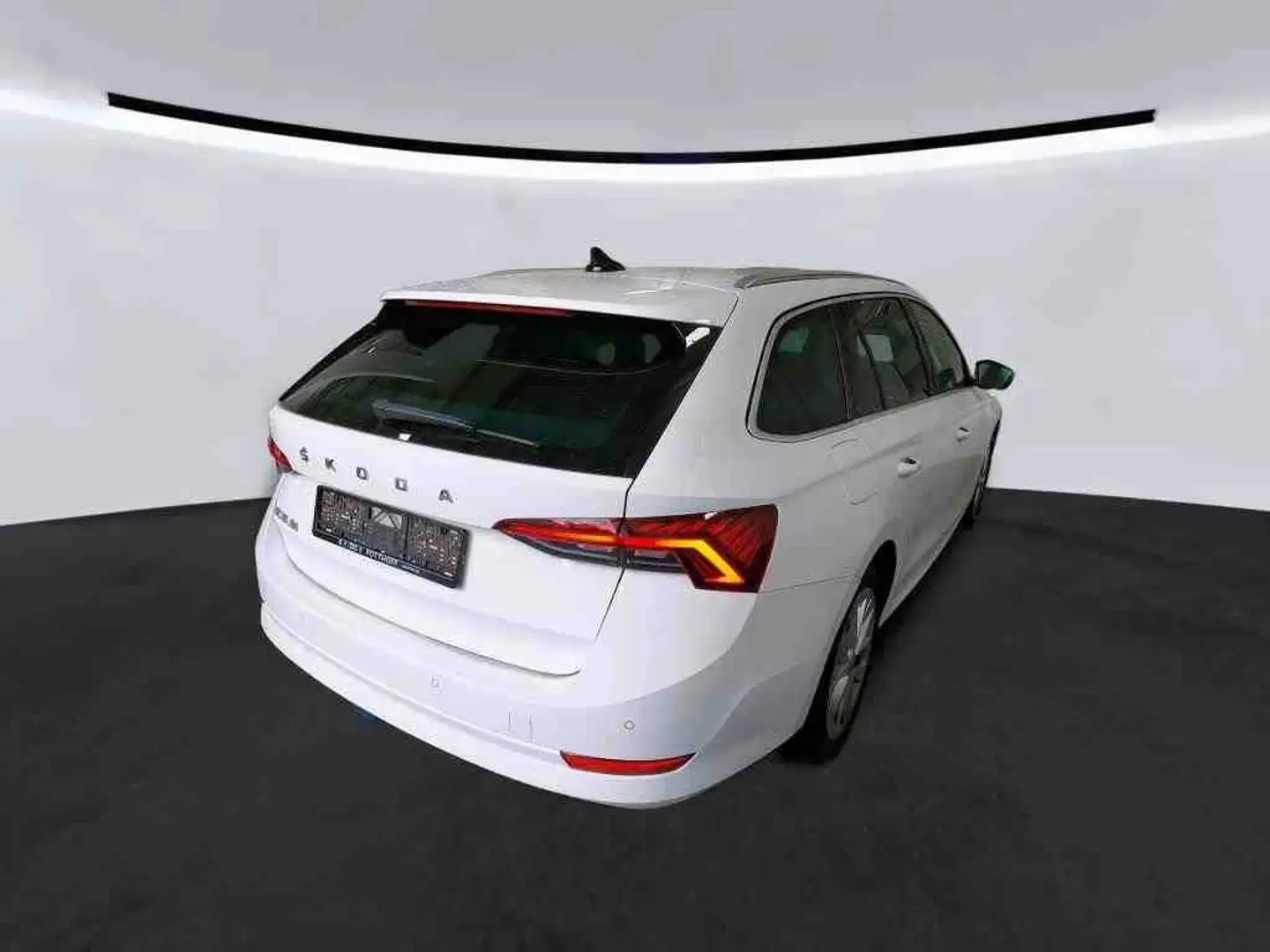 Skoda Octavia Combi 2.0 TDI STYLE NAVI PDC SITZHZG ACC Weiß - 2