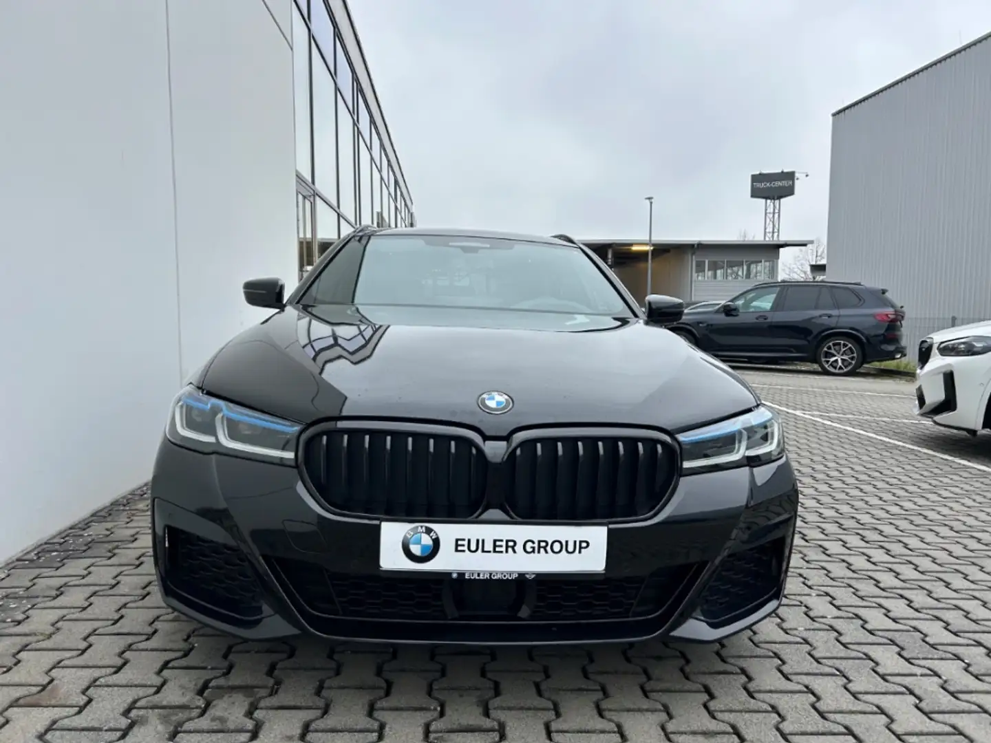 BMW 530 d A M-Sport Sportpaket HUD Luftfederung AHK-klappb Schwarz - 2