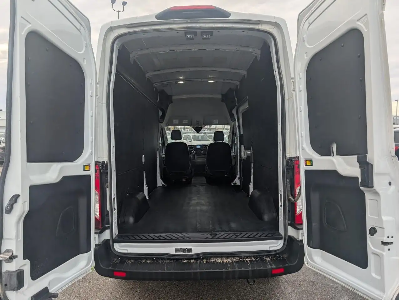Ford Transit Cargo Van снимка Ford Transit Cargo Van