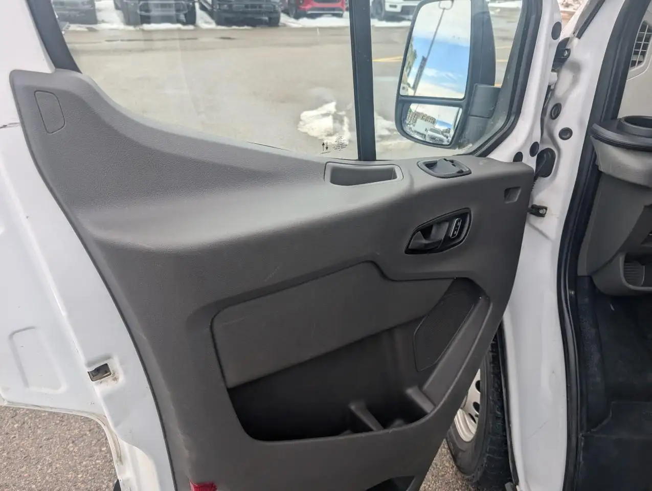 Ford Transit Cargo Van снимка Ford Transit Cargo Van