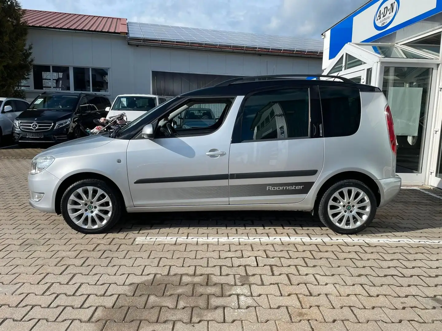 Skoda Roomster 1.2 TSI Ambition Plus Edition *TÜV NEU* Zilver - 2