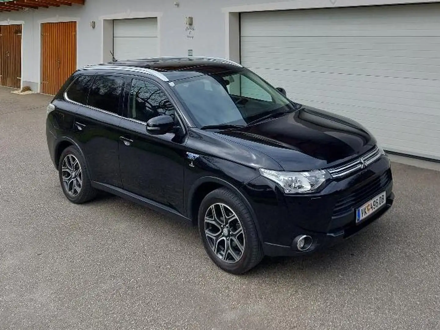 Mitsubishi Outlander Mitsubishi Outlander 2,0 PHEV, SUV , Plug-in-Hybrid, Allrad Schwarz - 1