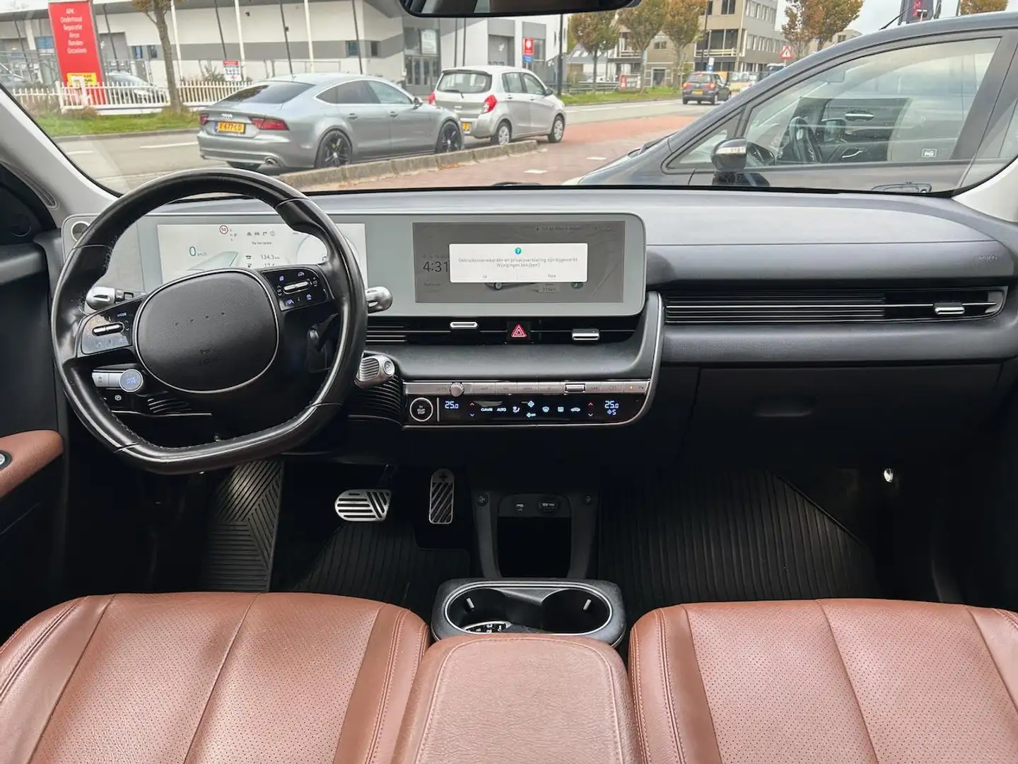 Hyundai IONIQ 5 Style 73kWh NAV|Stoelvw|Leder|CAM|Trekhaak Zwart - 2