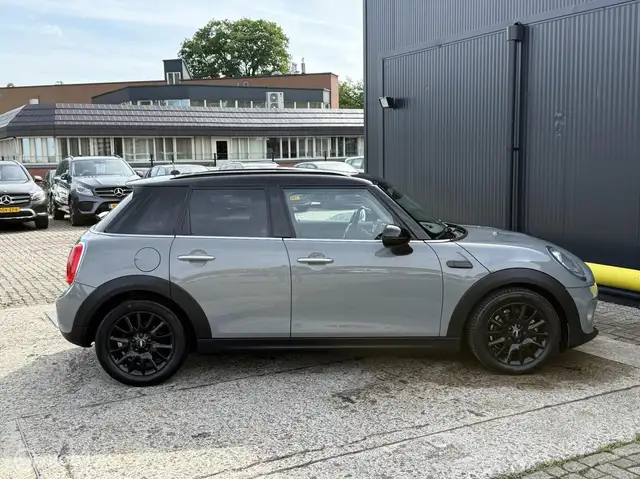 Mini Hatch view 9
