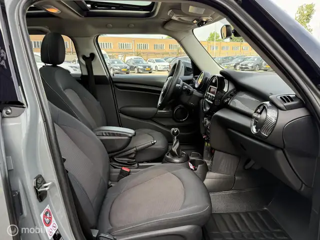 Mini Hatch view 14