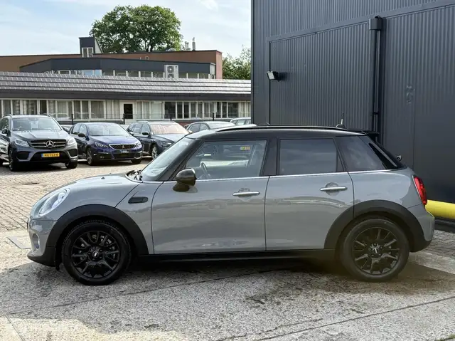 Mini Hatch view 7