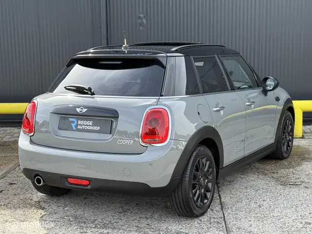 Mini Hatch view 3
