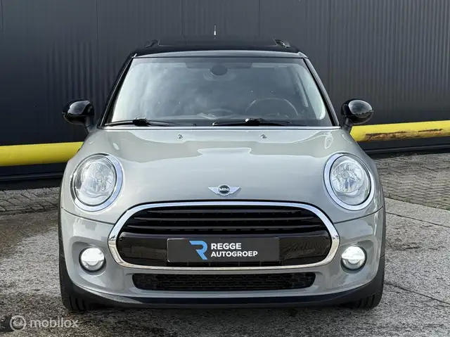 Mini Hatch view 6