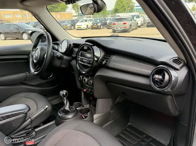 Mini Hatch view 13