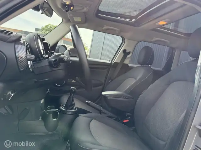 Mini Hatch view 4