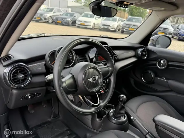 Mini Hatch view 11