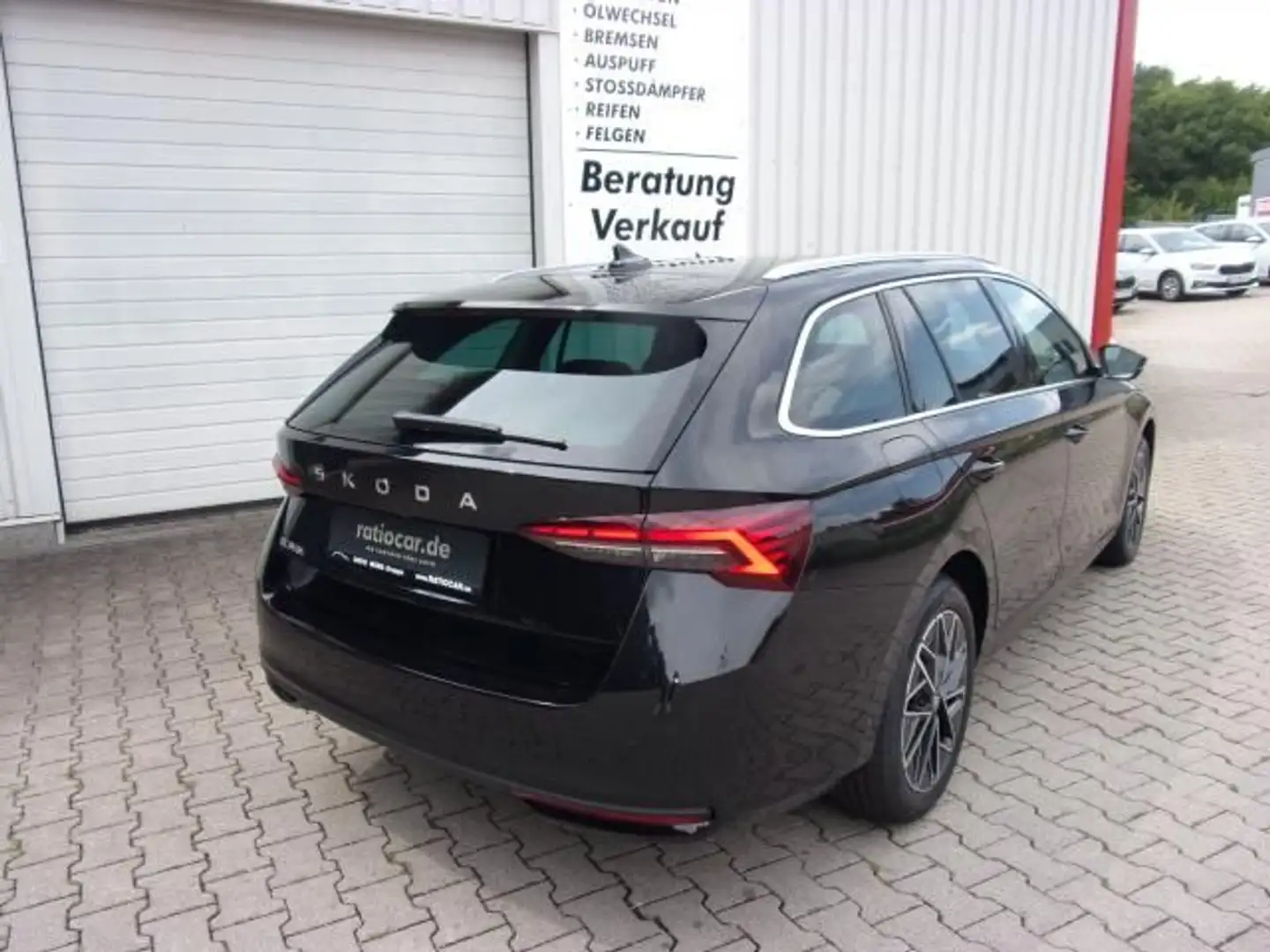 Skoda Octavia OCTAVIA  COMBI SELECTION 2.0 TDI DSG FULL-LINK Schwarz - 2
