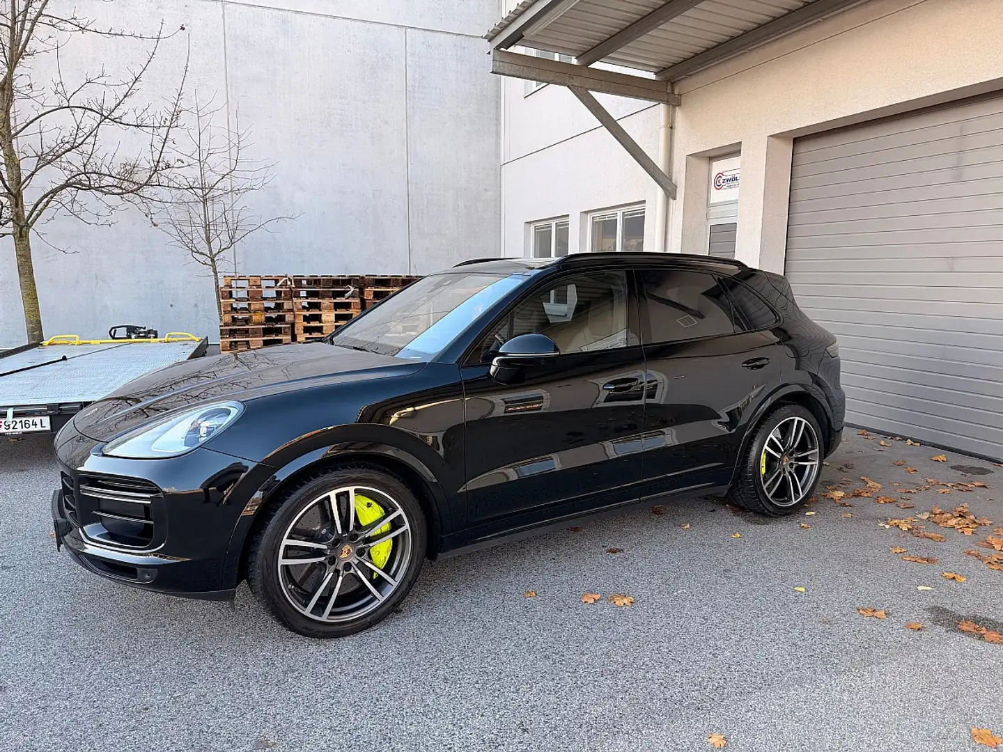 Porsche Cayenne III Turbo S E-Hybrid PHEV 17,9 kWh Aut. Schwarz - 2