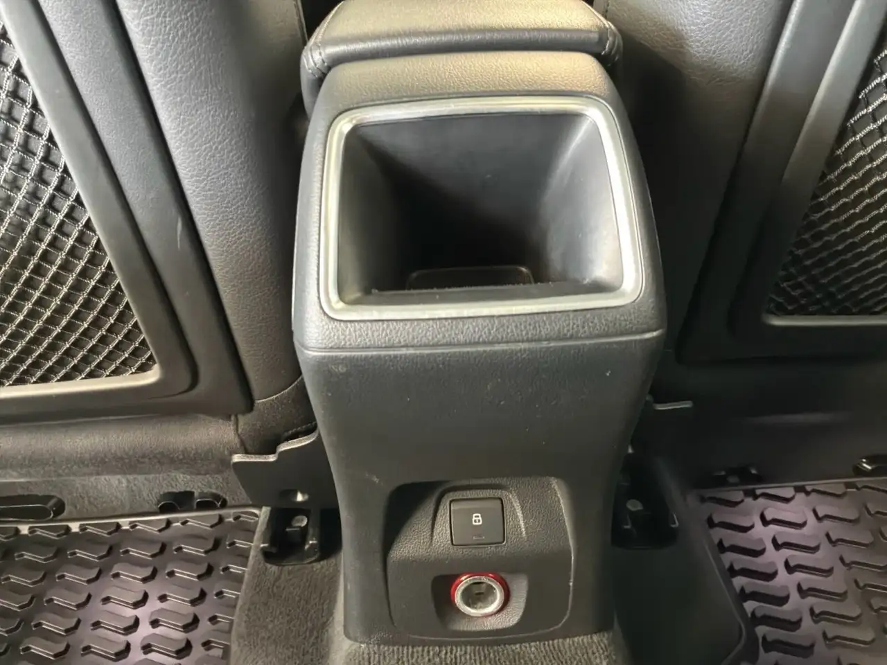 Audi Q3 снимка Audi Q3