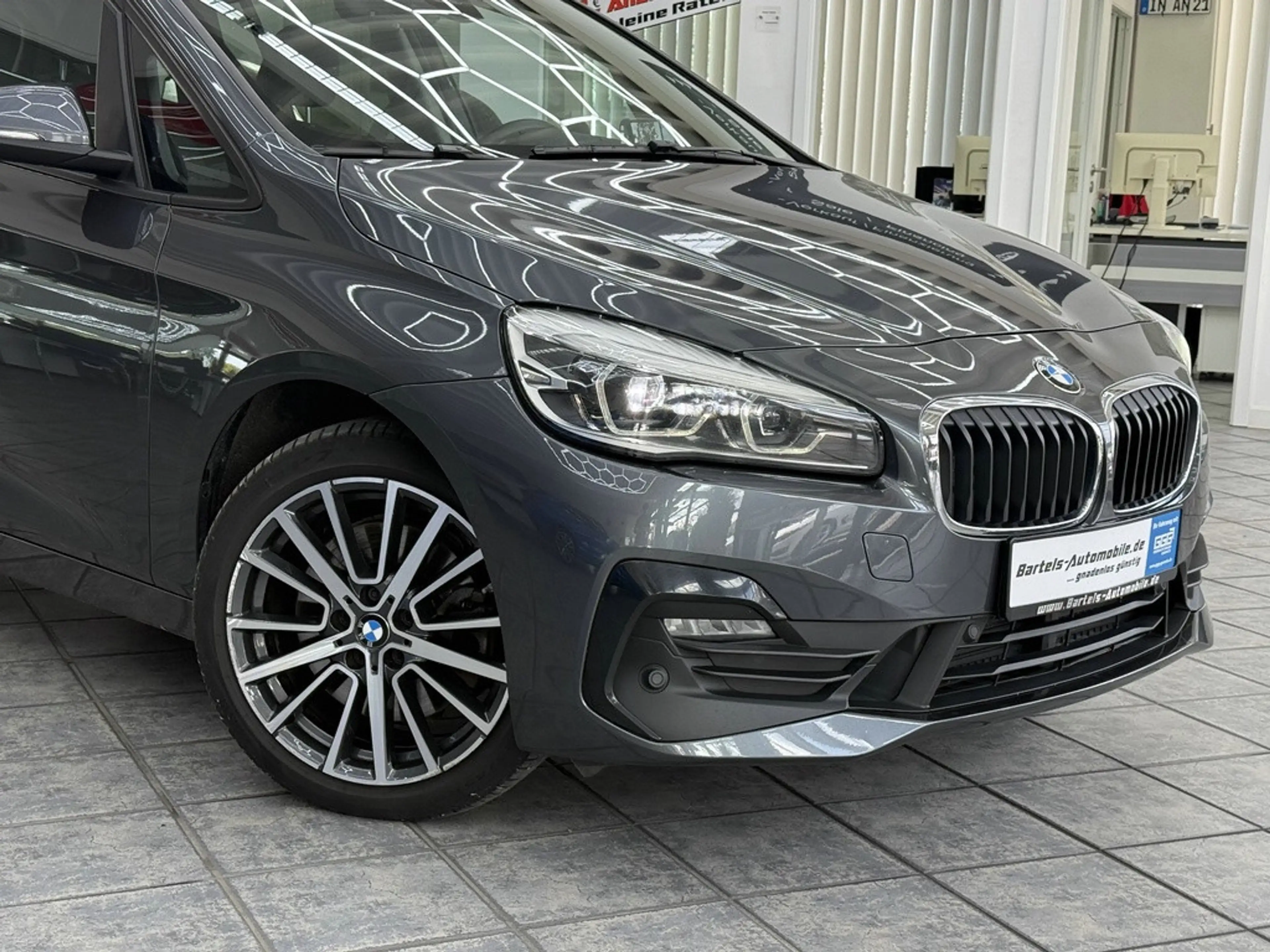 BMW 220 dA xDrive Advantage, 7-Sitzer — photo 2