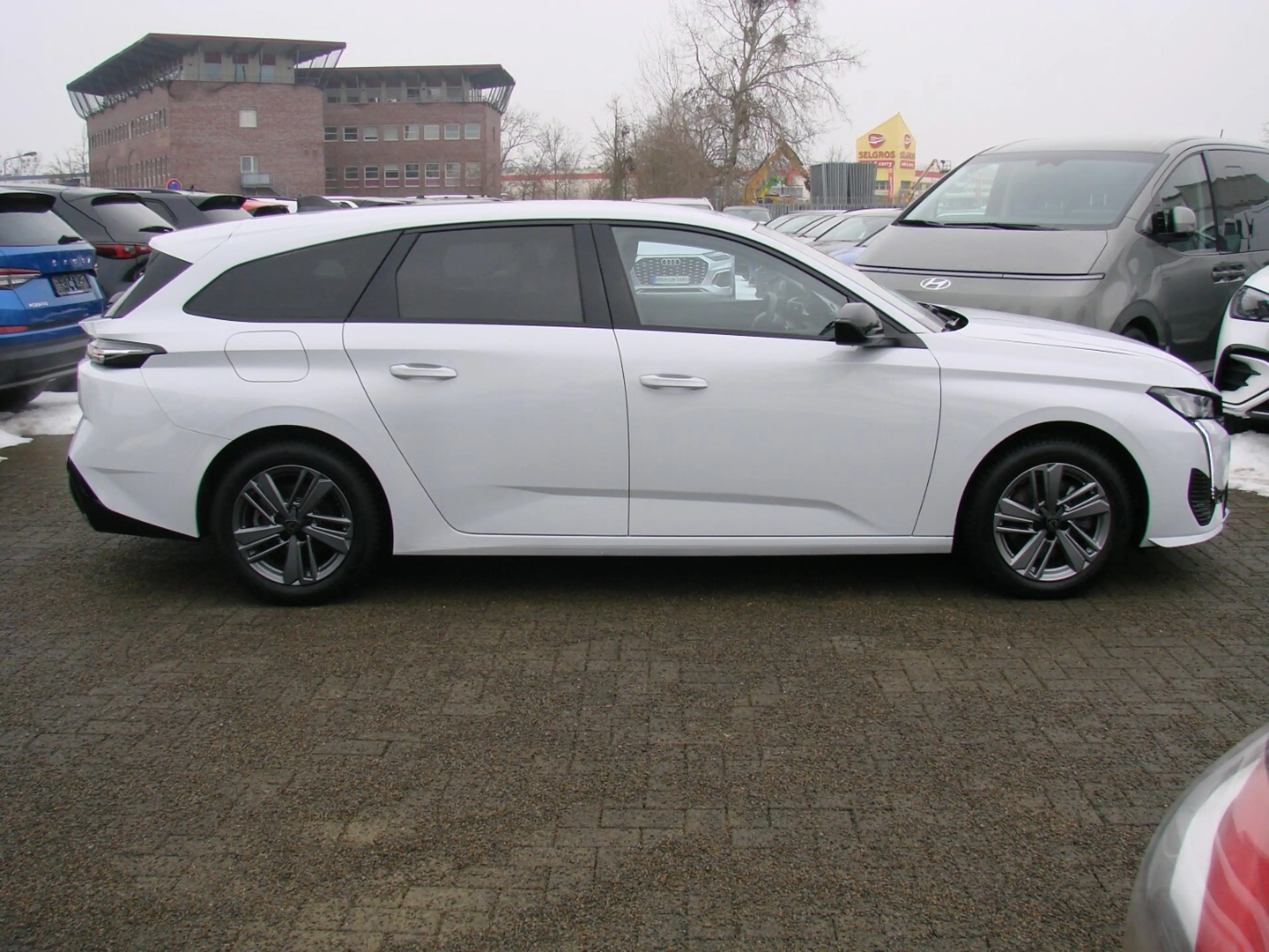 Peugeot 308 1.5L Allure ACC AHK LED Navi Kamera — photo 4