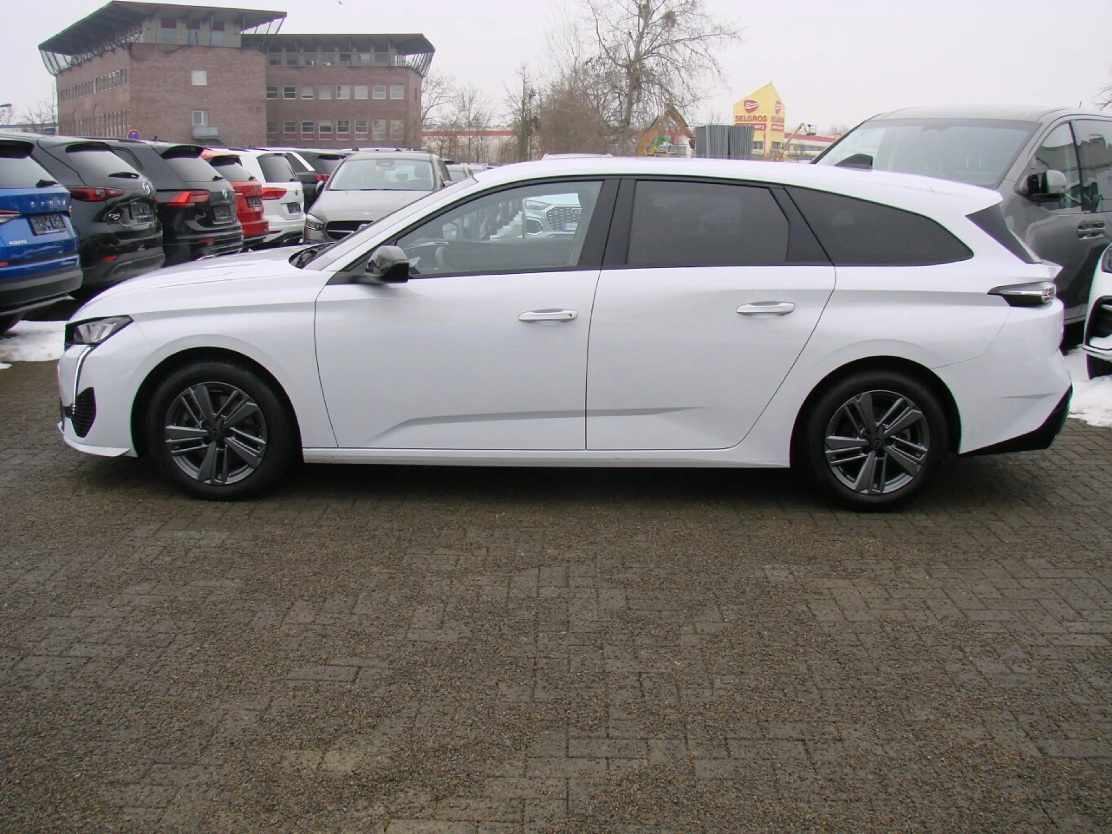 Peugeot 308 1.5L Allure ACC AHK LED Navi Kamera — photo 5