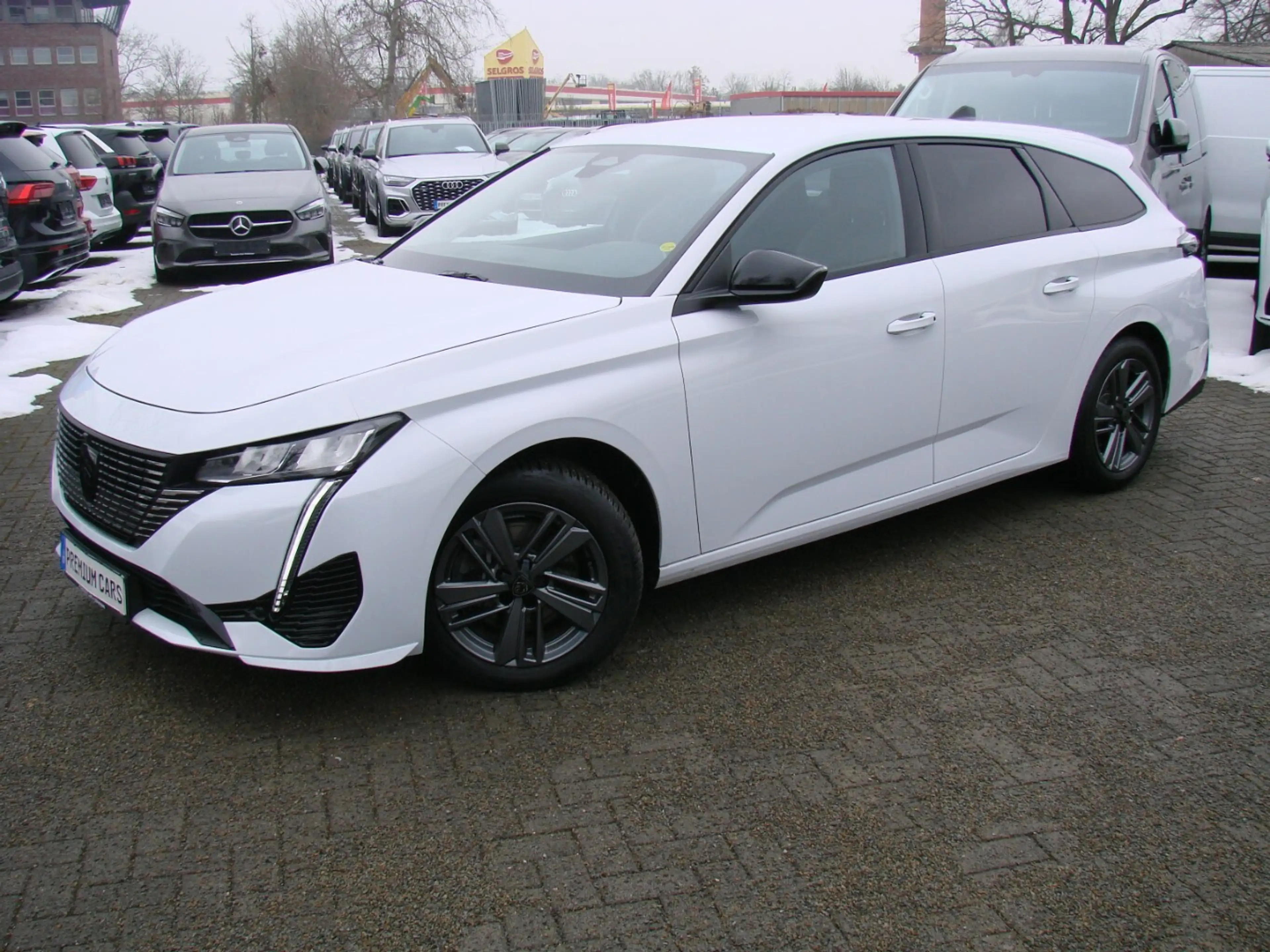 Peugeot 308 1.5L Allure ACC AHK LED Navi Kamera — photo 8