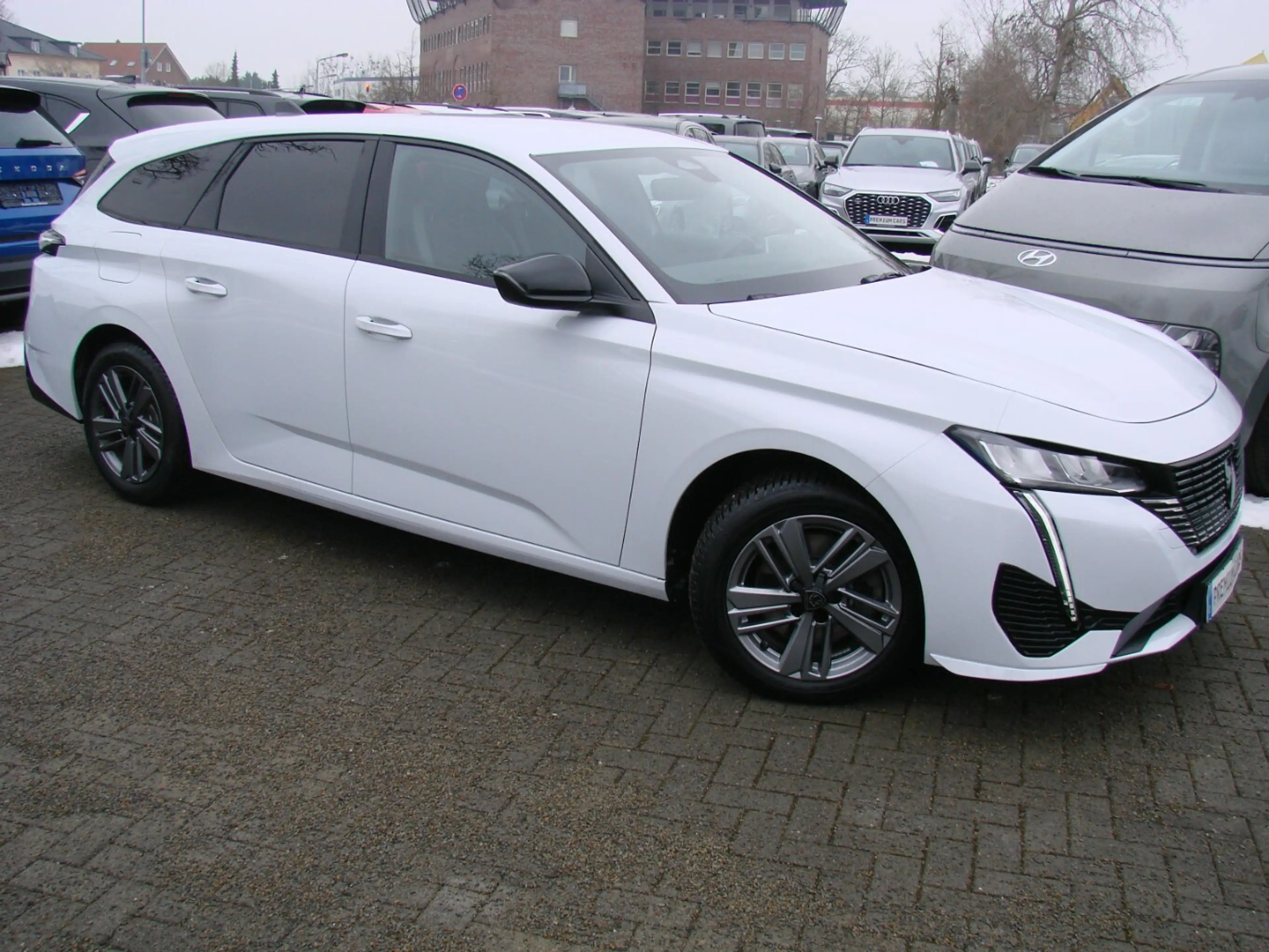 Peugeot 308 1.5L Allure ACC AHK LED Navi Kamera — photo 7
