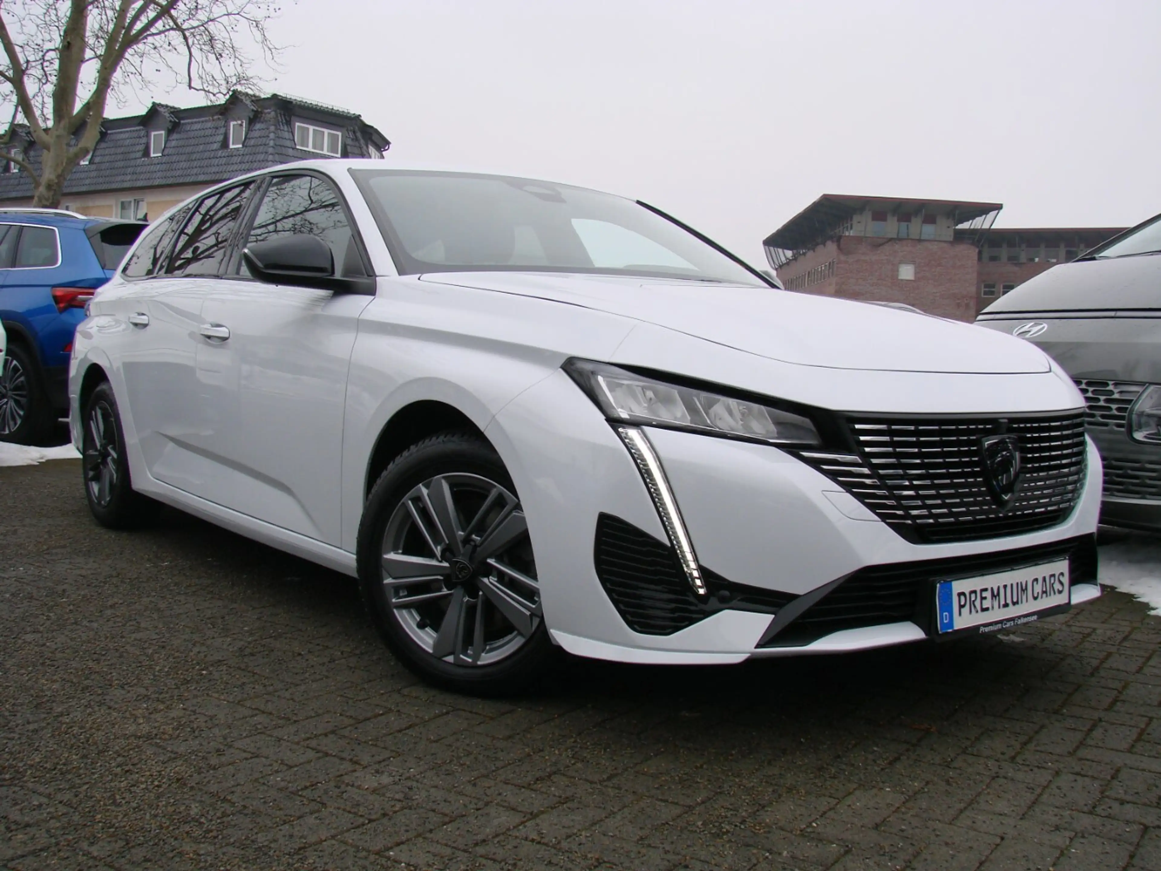 Peugeot 308 1.5L Allure ACC AHK LED Navi Kamera