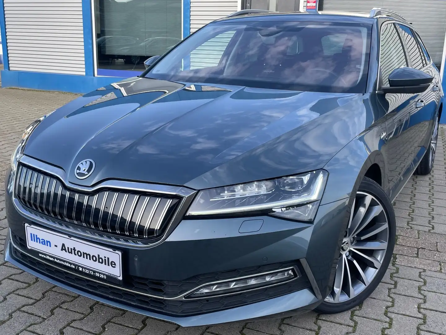 Skoda Superb Combi L&K iV*LED*LEDER*360CAM*PDC*KEY*ACC Grau - 1