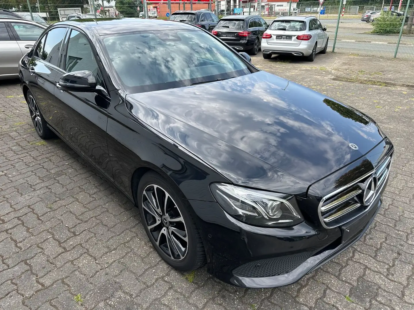 Mercedes-Benz E 220 d 9G Avantgarde Night P.  Navi LED Kamera Noir - 2