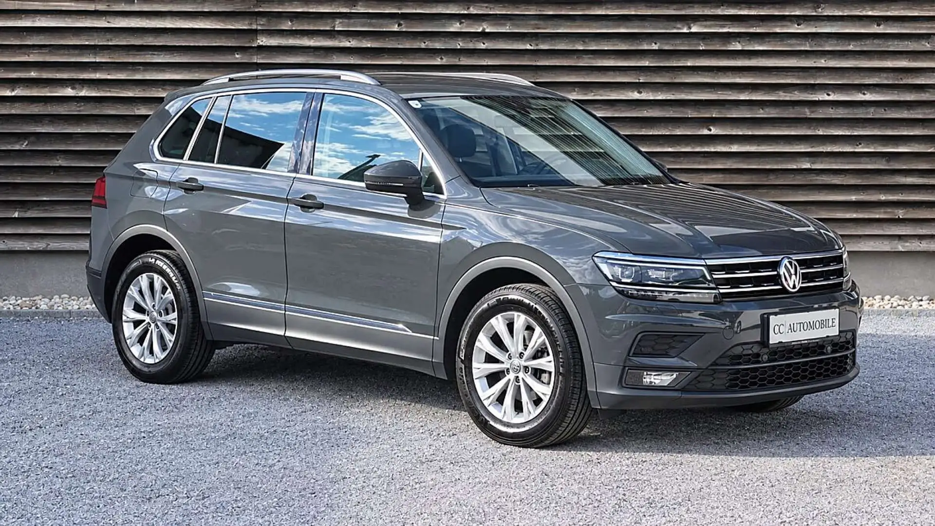 Volkswagen Tiguan 2.0 TDI BMT Comfortline AHK, LED, Servicegepfle... Silber - 2