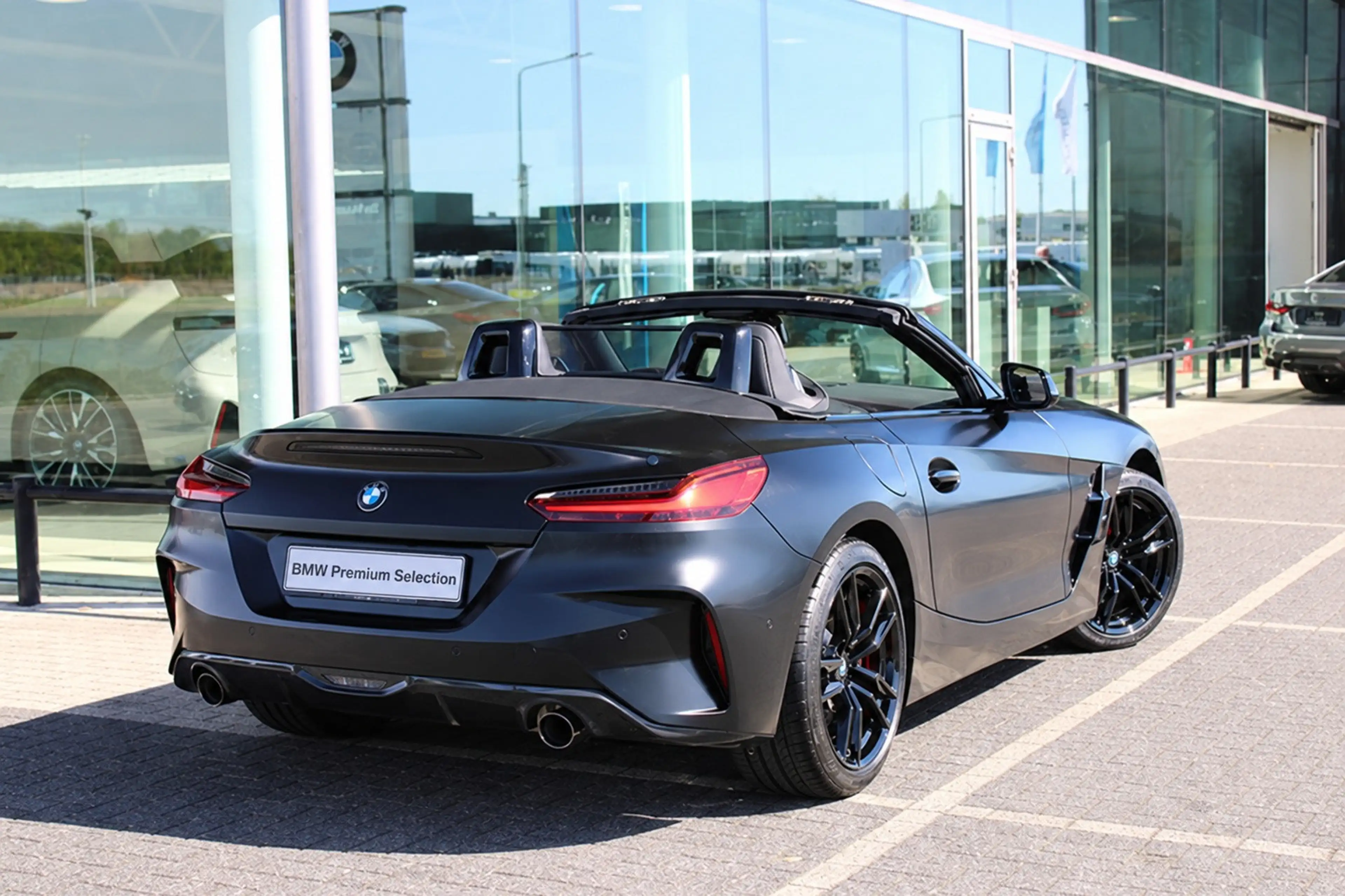 BMW Z4 Roadster sDrive20i Automaat / M Sportstoelen / Ach — photo 2