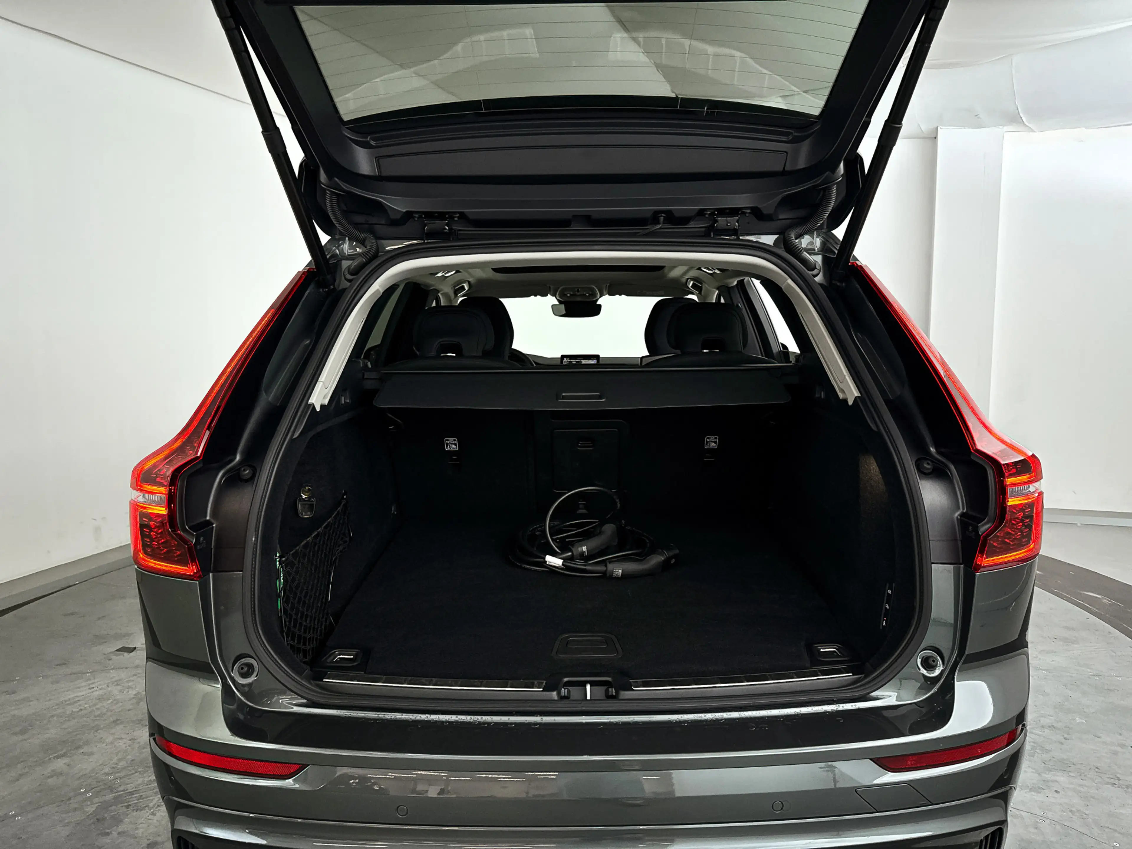Volvo XC60 T6 Plug-in hybrid AWD Ultra Dark | SOH 100% | Pano — photo 14