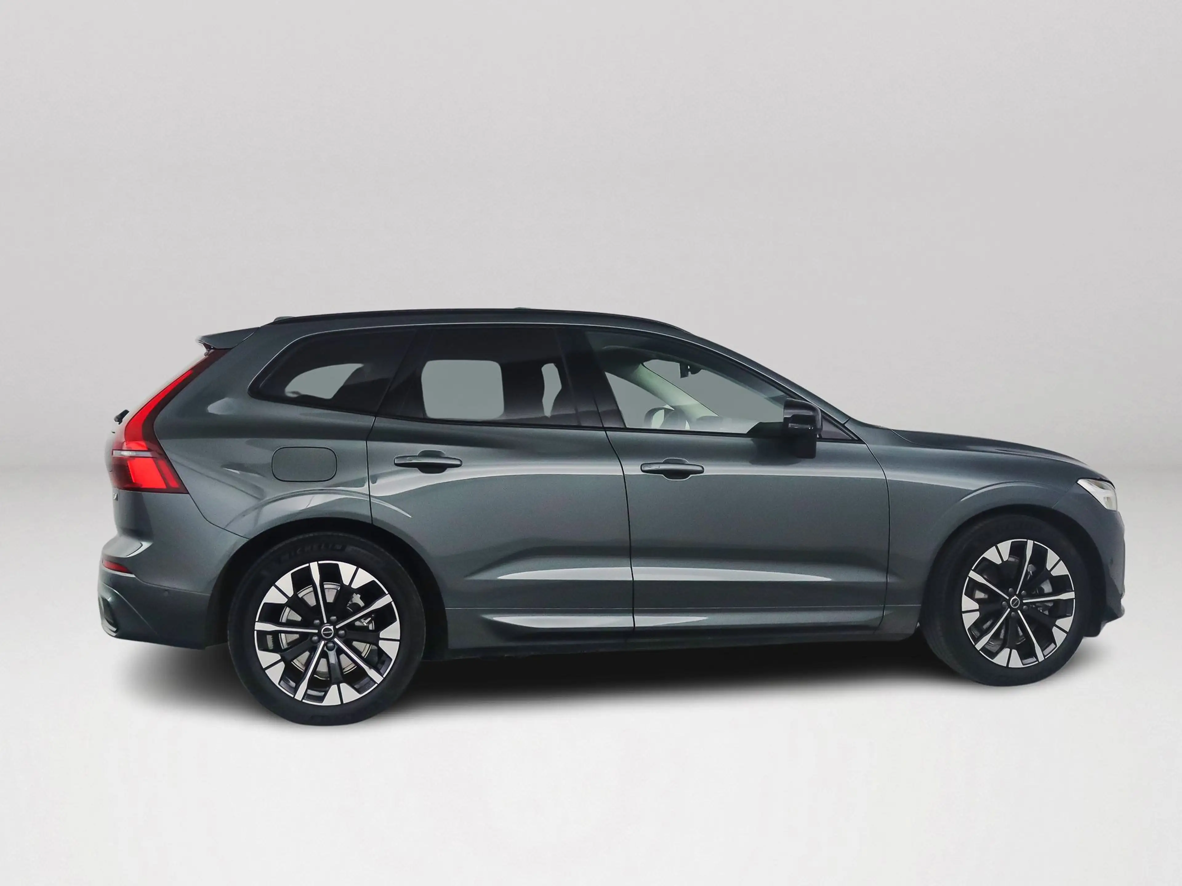 Volvo XC60 T6 Plug-in hybrid AWD Ultra Dark | SOH 100% | Pano — photo 5