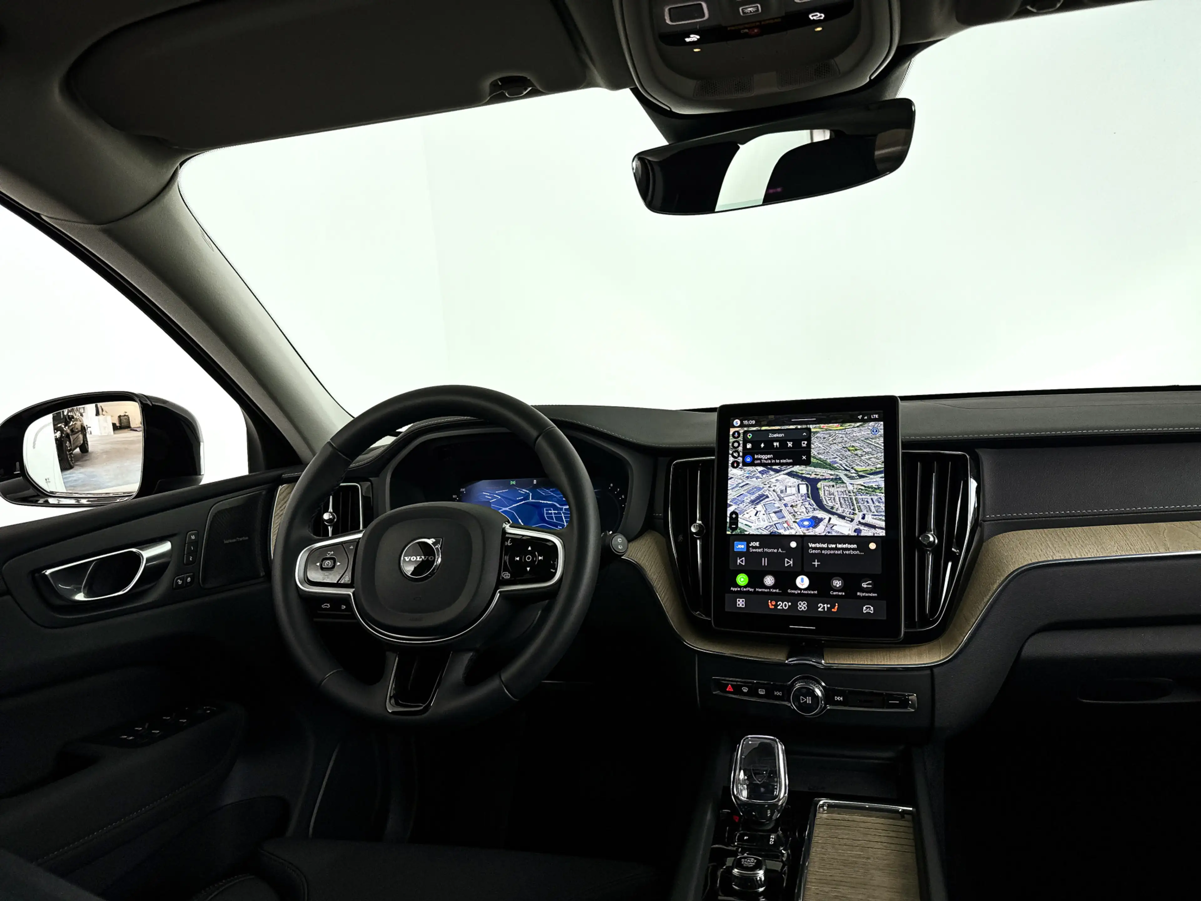 Volvo XC60 T6 Plug-in hybrid AWD Ultra Dark | SOH 100% | Pano — photo 9