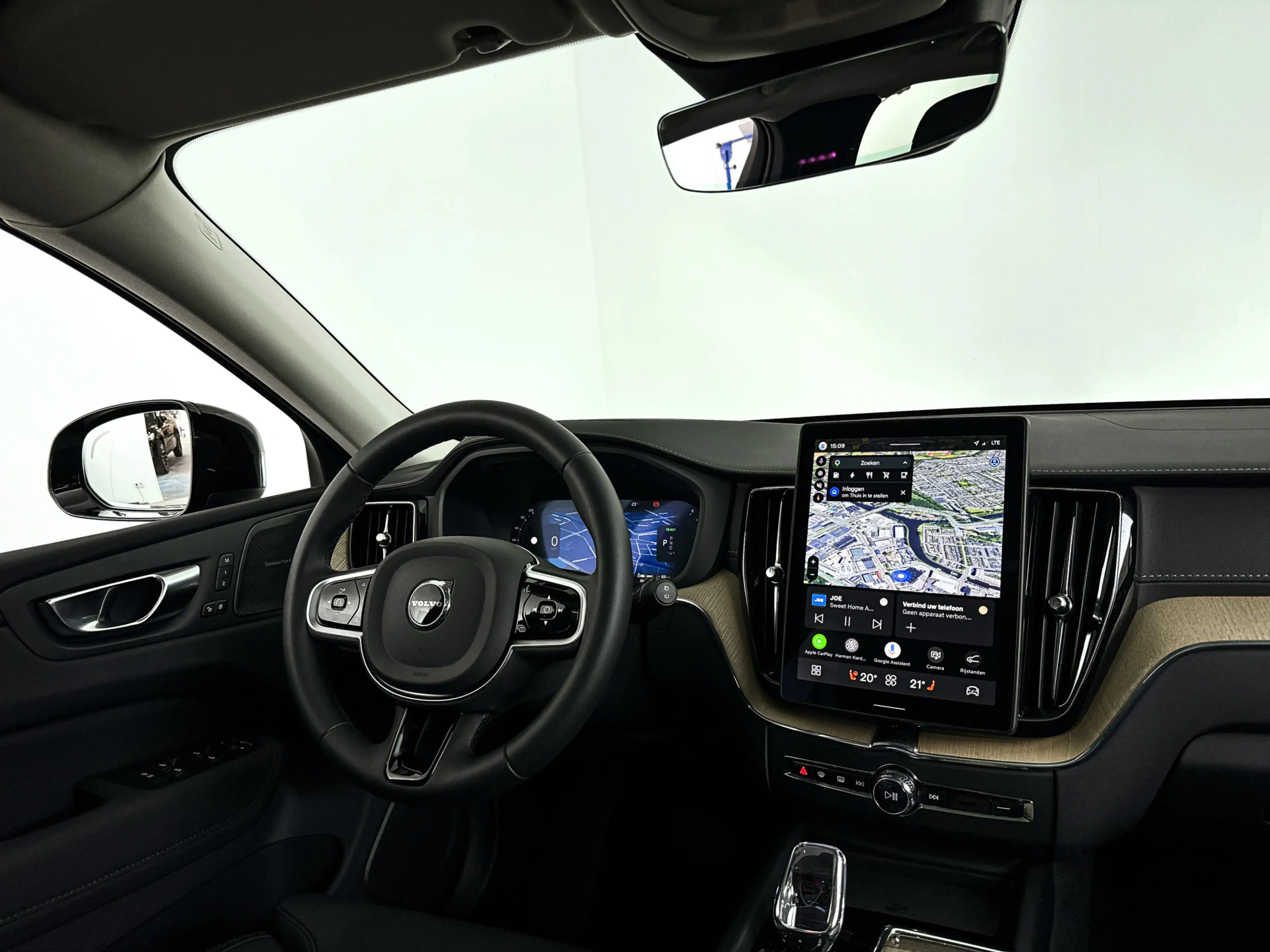 Volvo XC60 T6 Plug-in hybrid AWD Ultra Dark | SOH 100% | Pano — photo 3