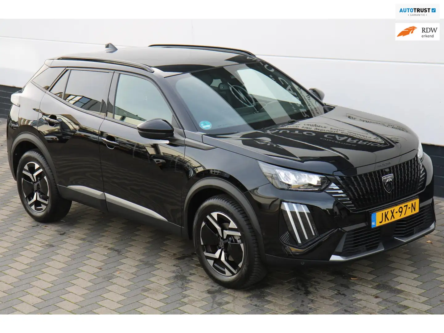 Peugeot 2008 1.2 PureTech 130PK Allure Carplay Camera BTW !! Zwart - 1