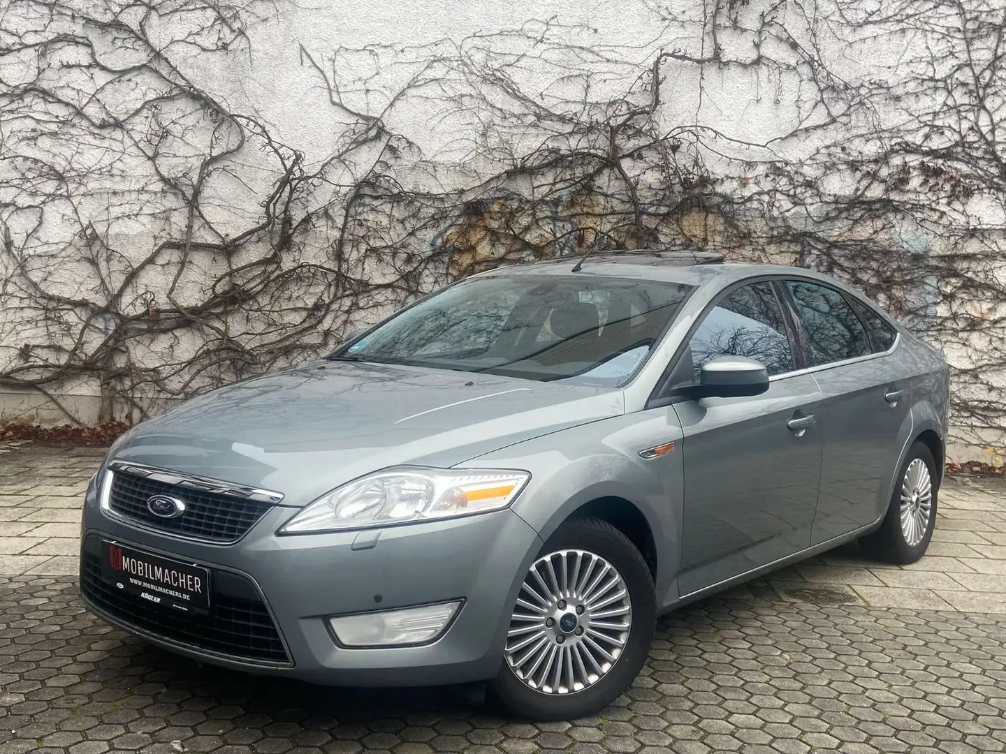 Ford Mondeo Lim. Titanium Klima*SHZ*AHK*MFL*TÜV 05/27 Blau - 1