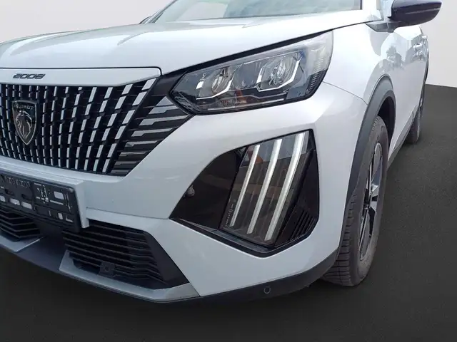 Peugeot 2008 view 9