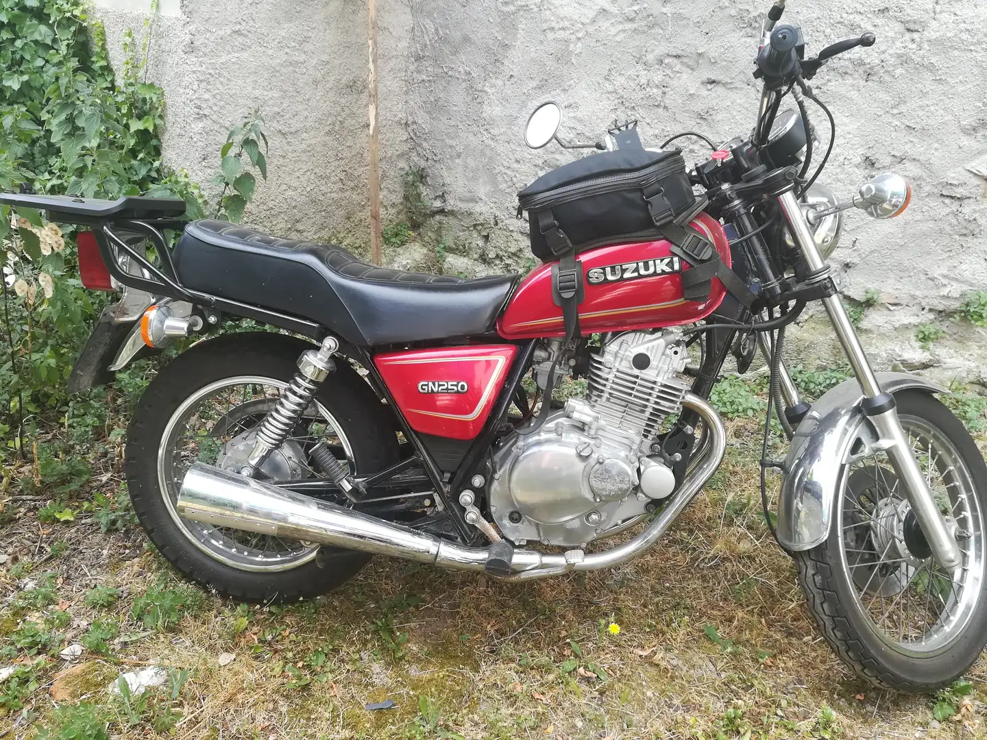 Suzuki GN 250 turismo - 1