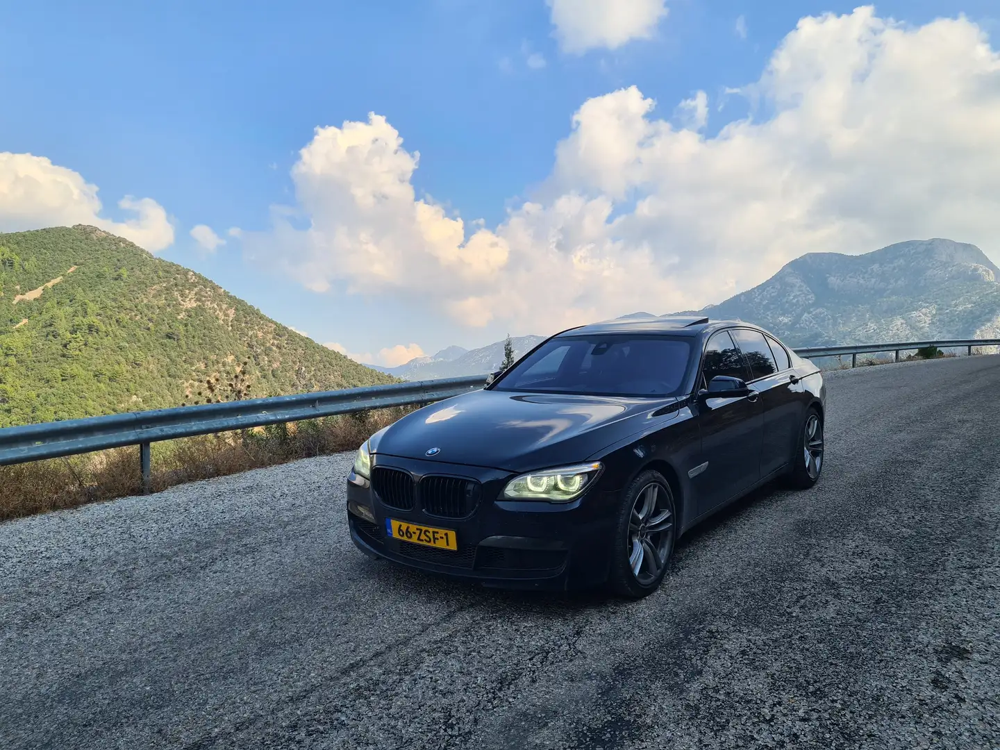 BMW 750 Zwart - 2