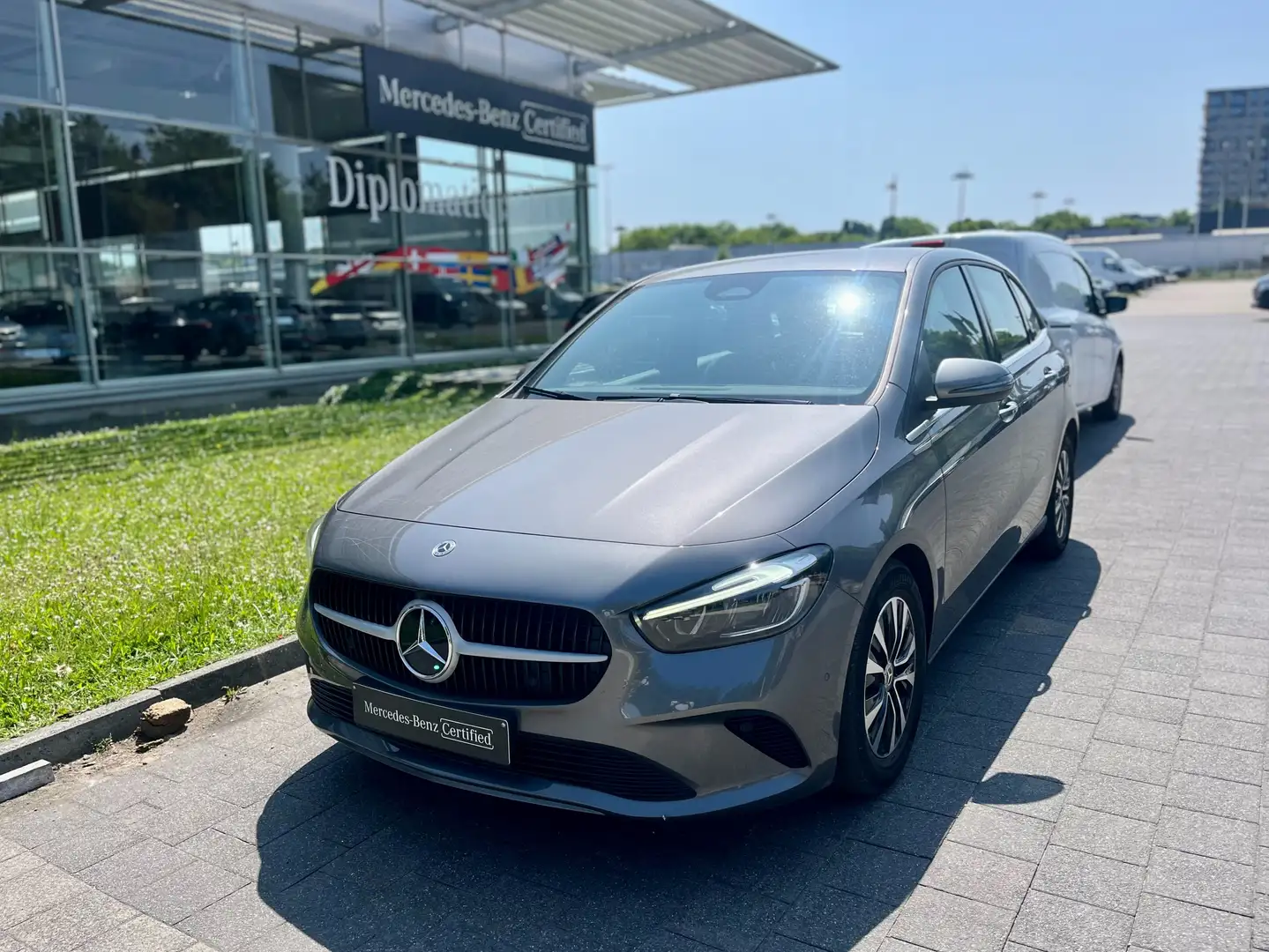 Mercedes-Benz B 200 d Business Line Grijs - 1