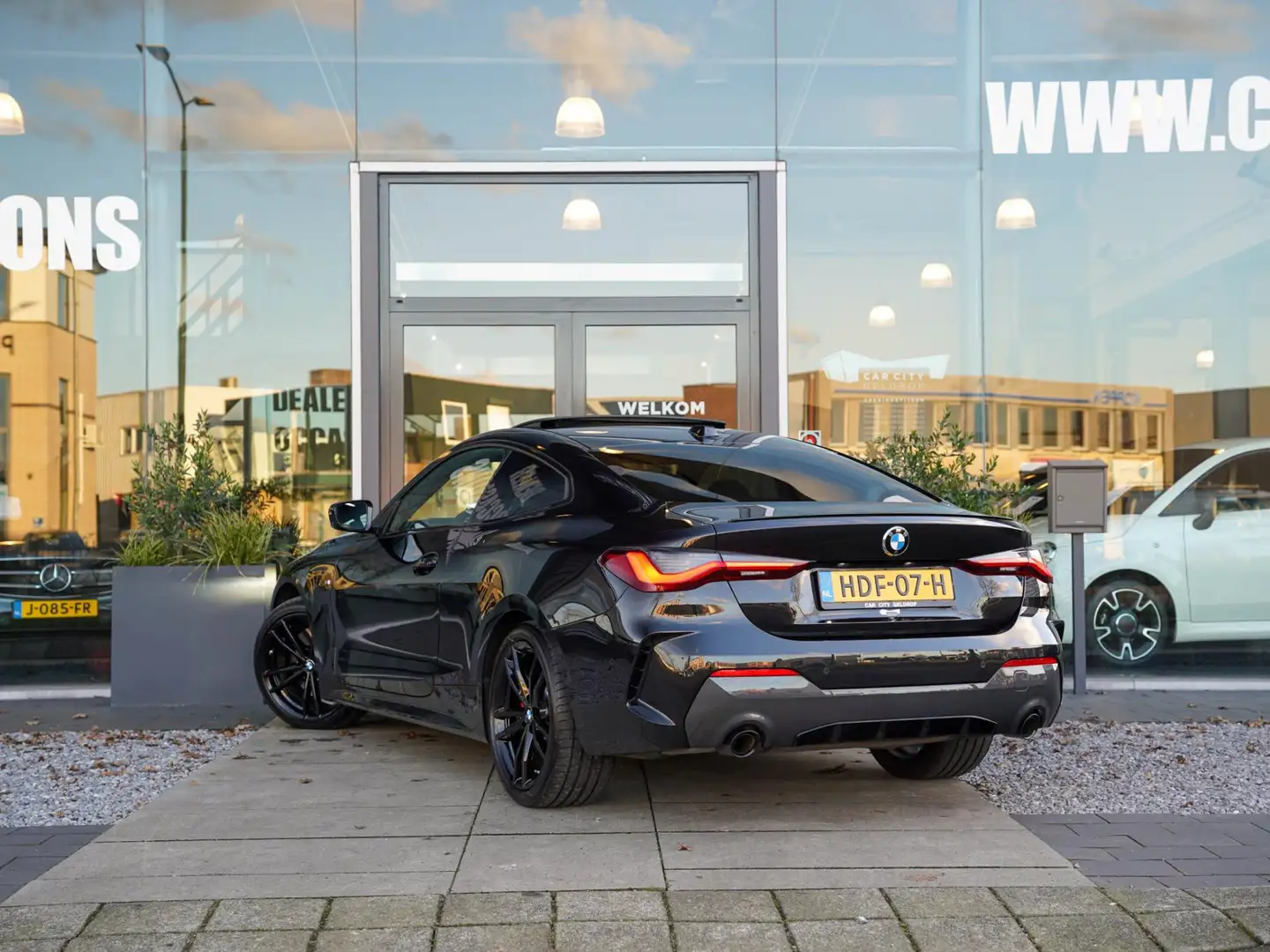 BMW 420 4-serie Coupé 420i High Exec. / M-sport Pro / Carb Zwart - 2