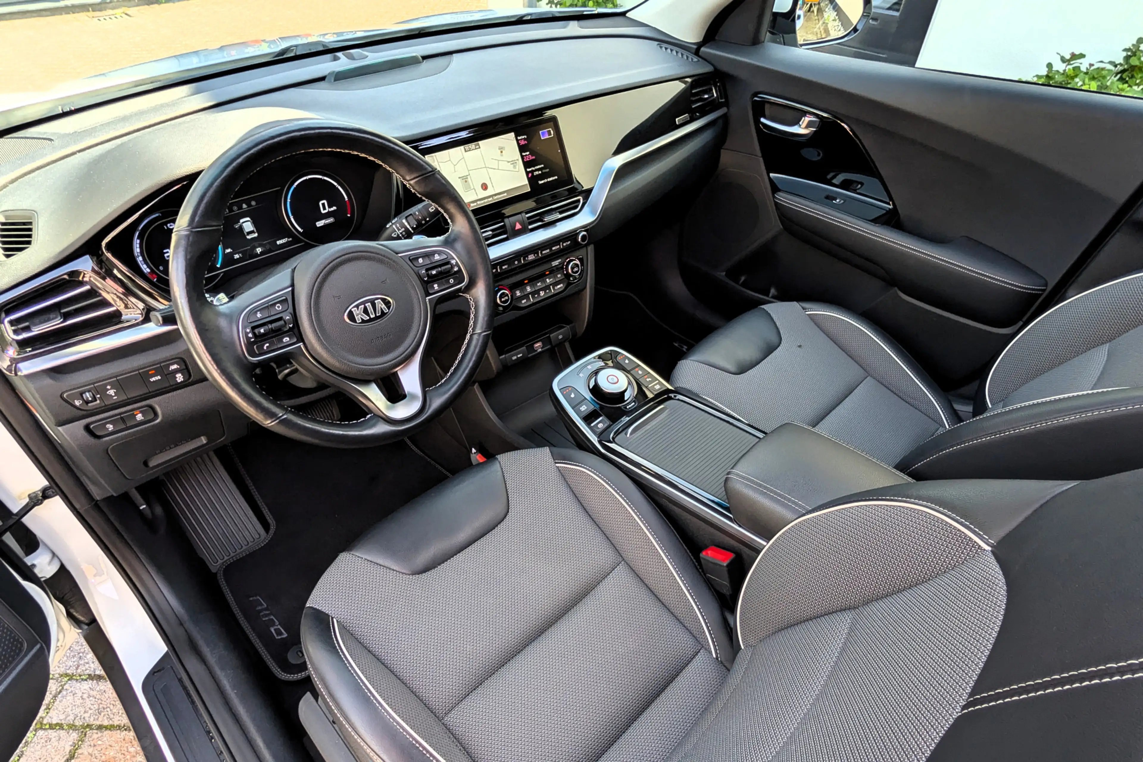 Kia e-Niro DynamicPlusLine 64kWh 3-Fase SOH 96% LED Schuifdak — photo 3