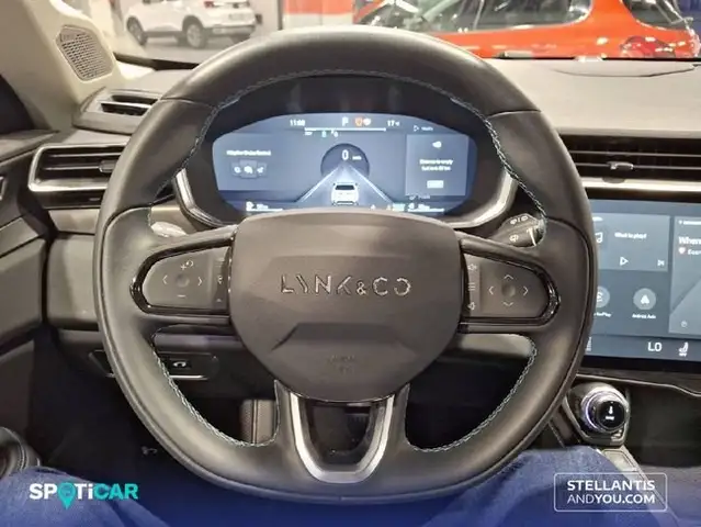 Lynk & Co 01 view 12