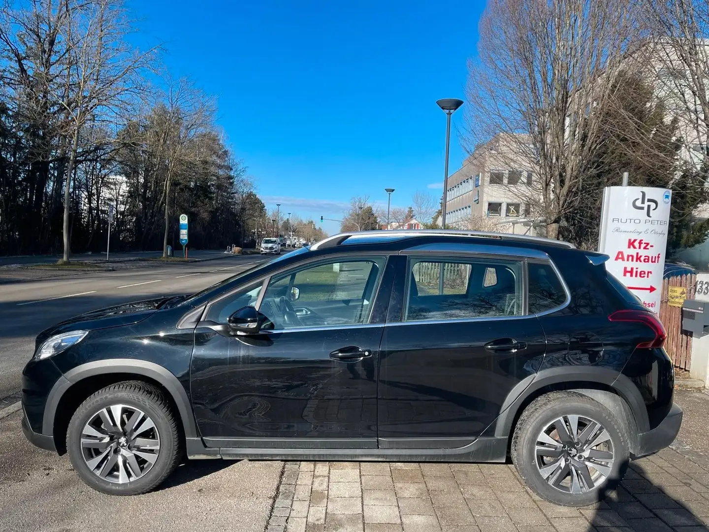 Peugeot 2008 Allure Schwarz - 2