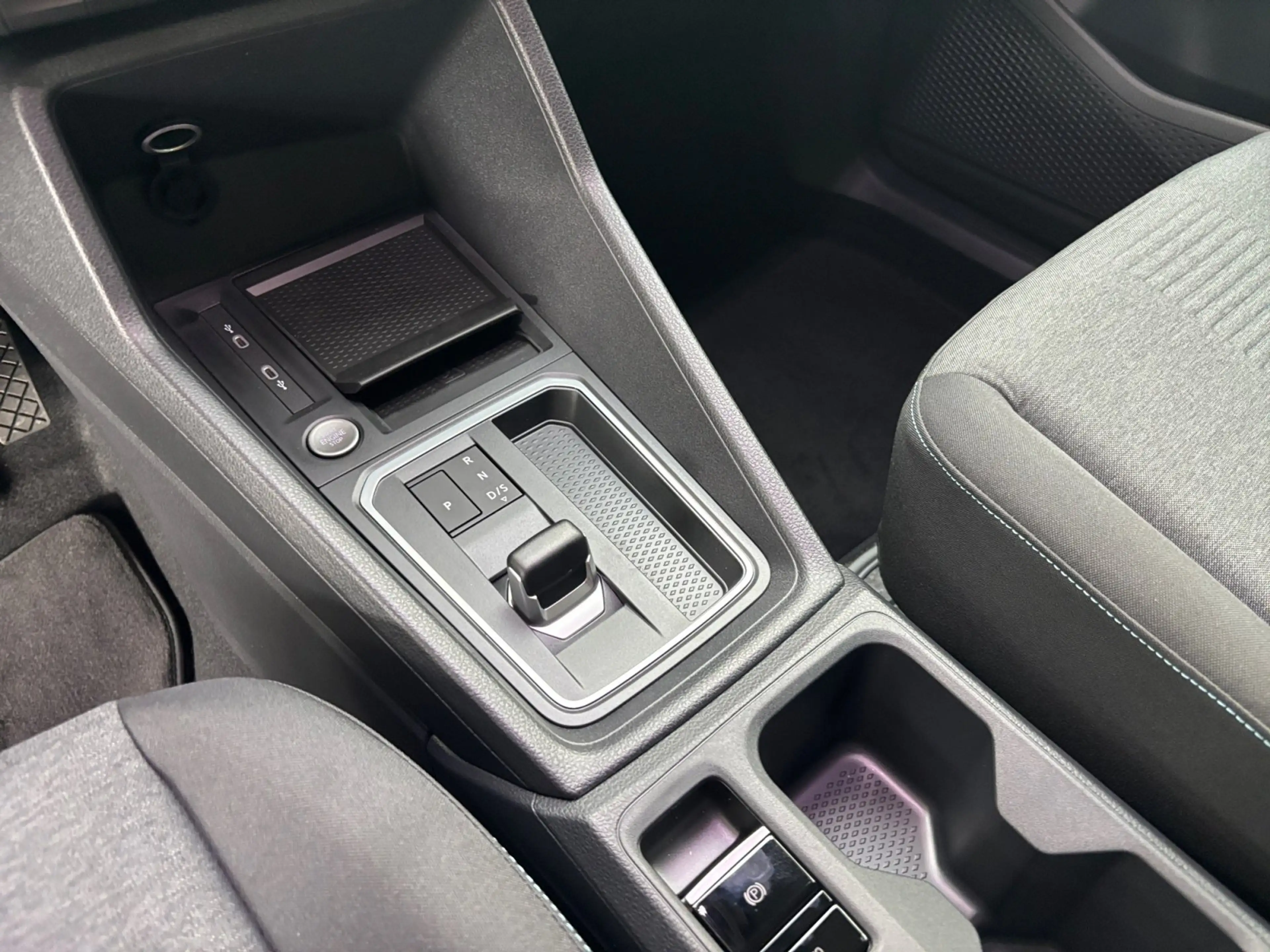 Ford Grand Tourneo Connect Active 2.0 EcoBlue 7-Sitzer — photo 9