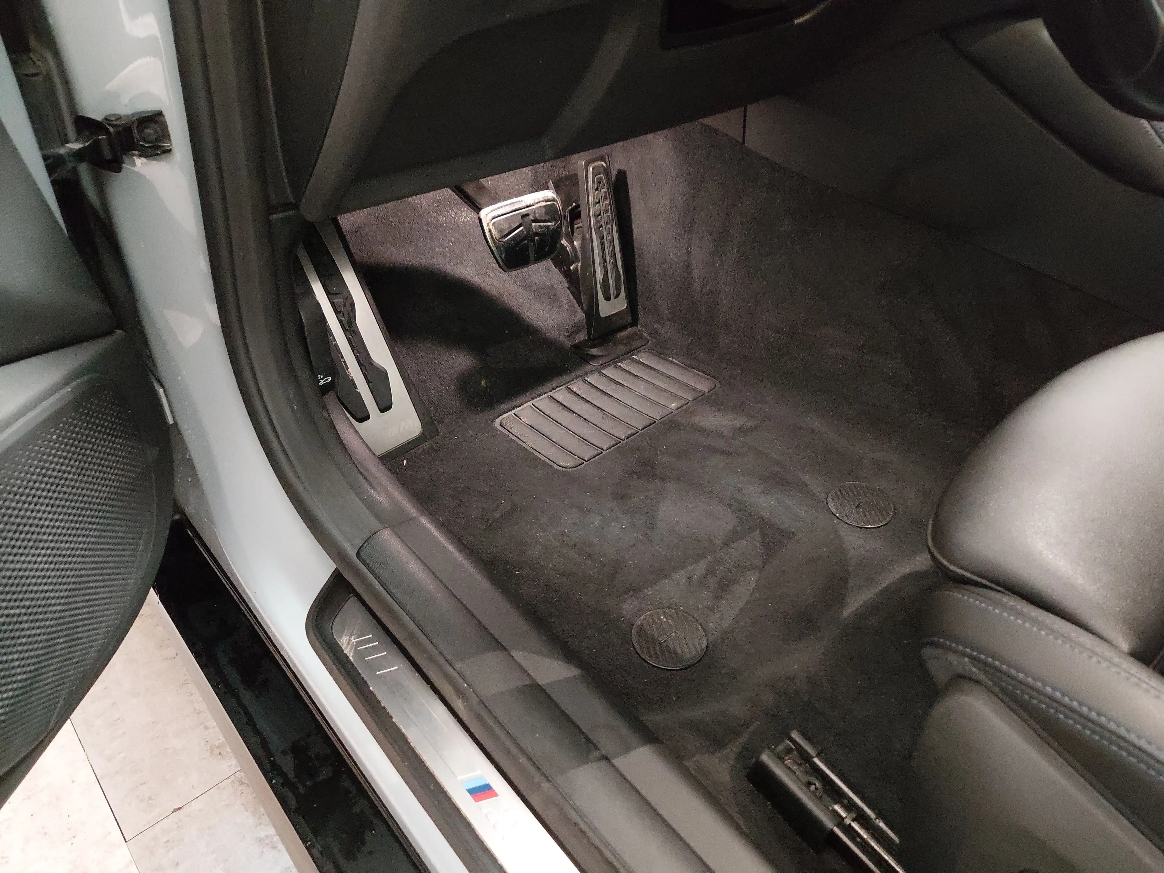 BMW i4 M50 T-Leder Navi LED Curved KLIMAAUT RADIO MFL SHZ PDC AHK HIFI — photo 7