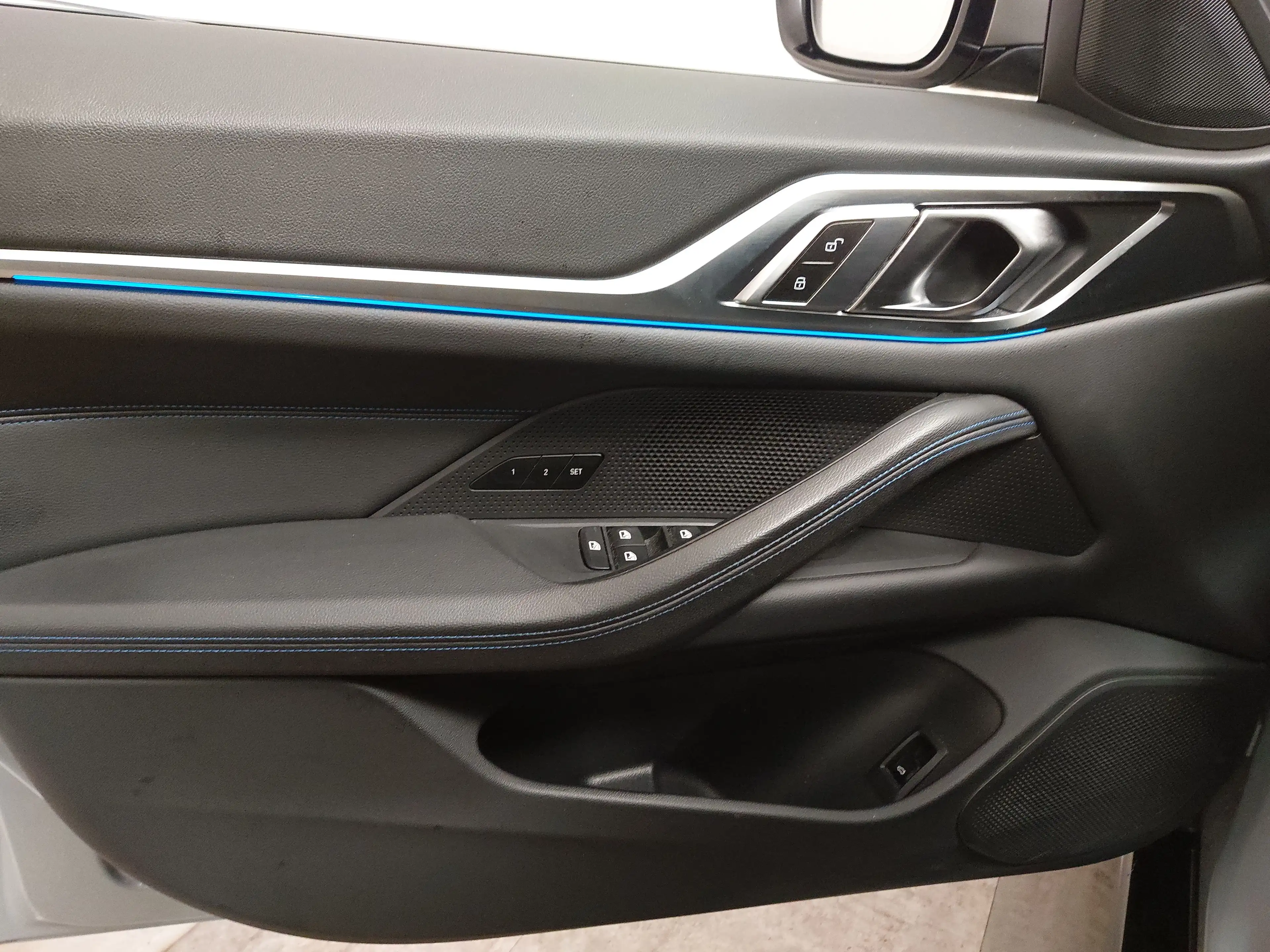 BMW i4 M50 T-Leder Navi LED Curved KLIMAAUT RADIO MFL SHZ PDC AHK HIFI — photo 5