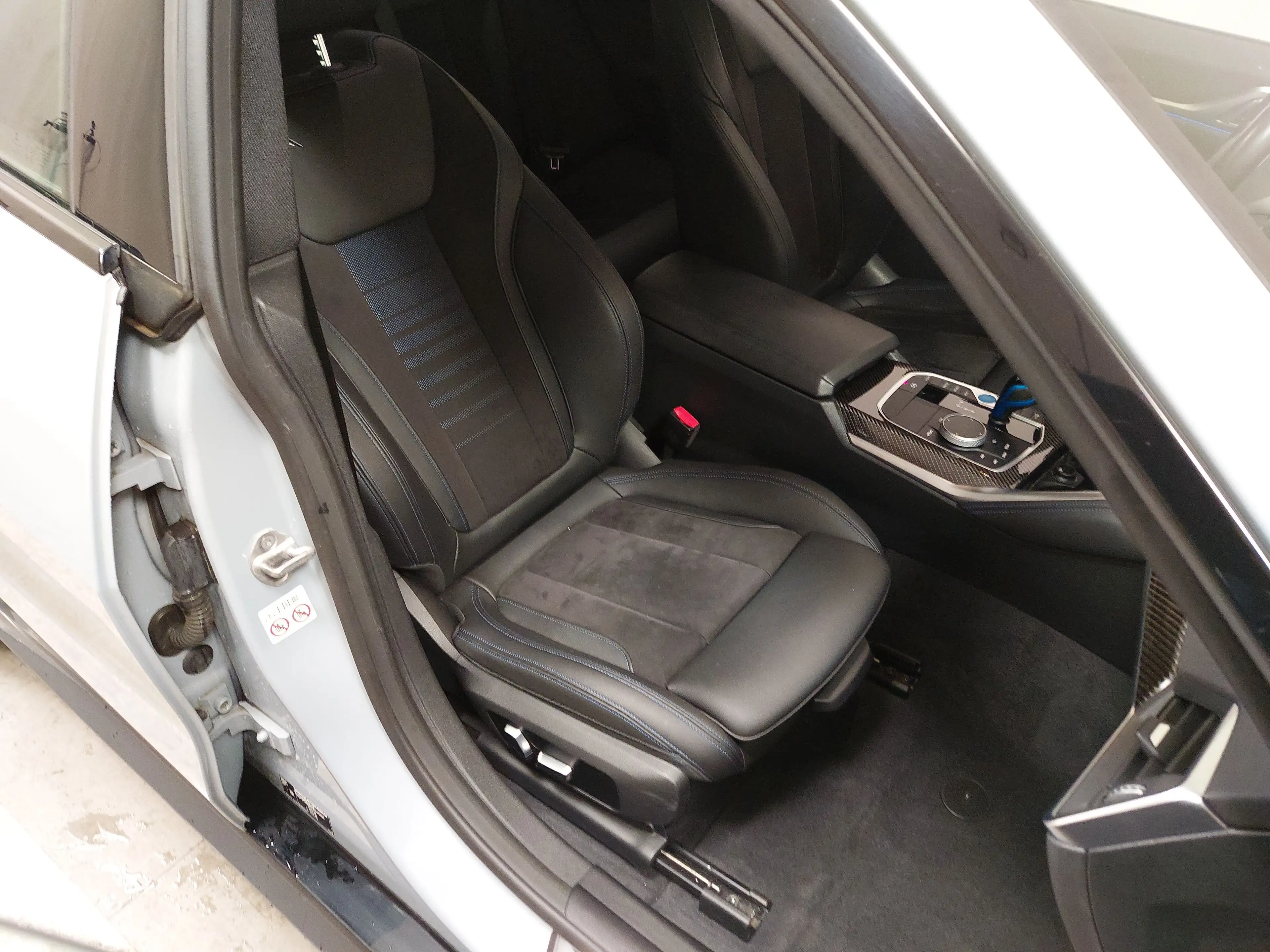 BMW i4 M50 T-Leder Navi LED Curved KLIMAAUT RADIO MFL SHZ PDC AHK HIFI — photo 10