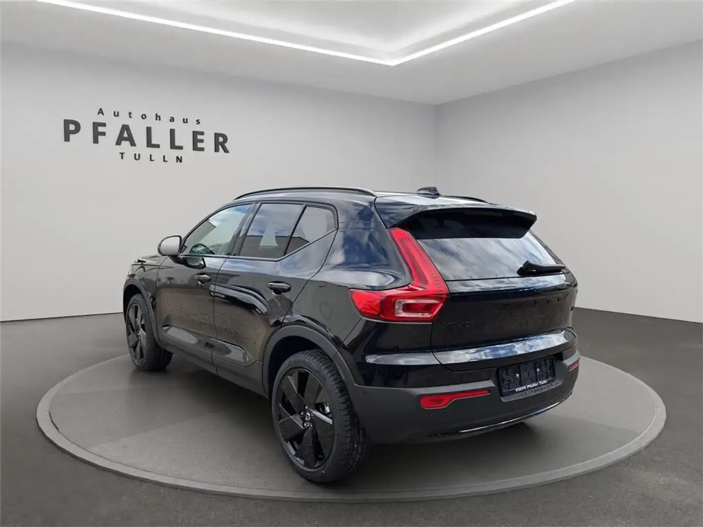 Volvo XC40 B3 Ultra Black Edition Aut. Schwarz - 2