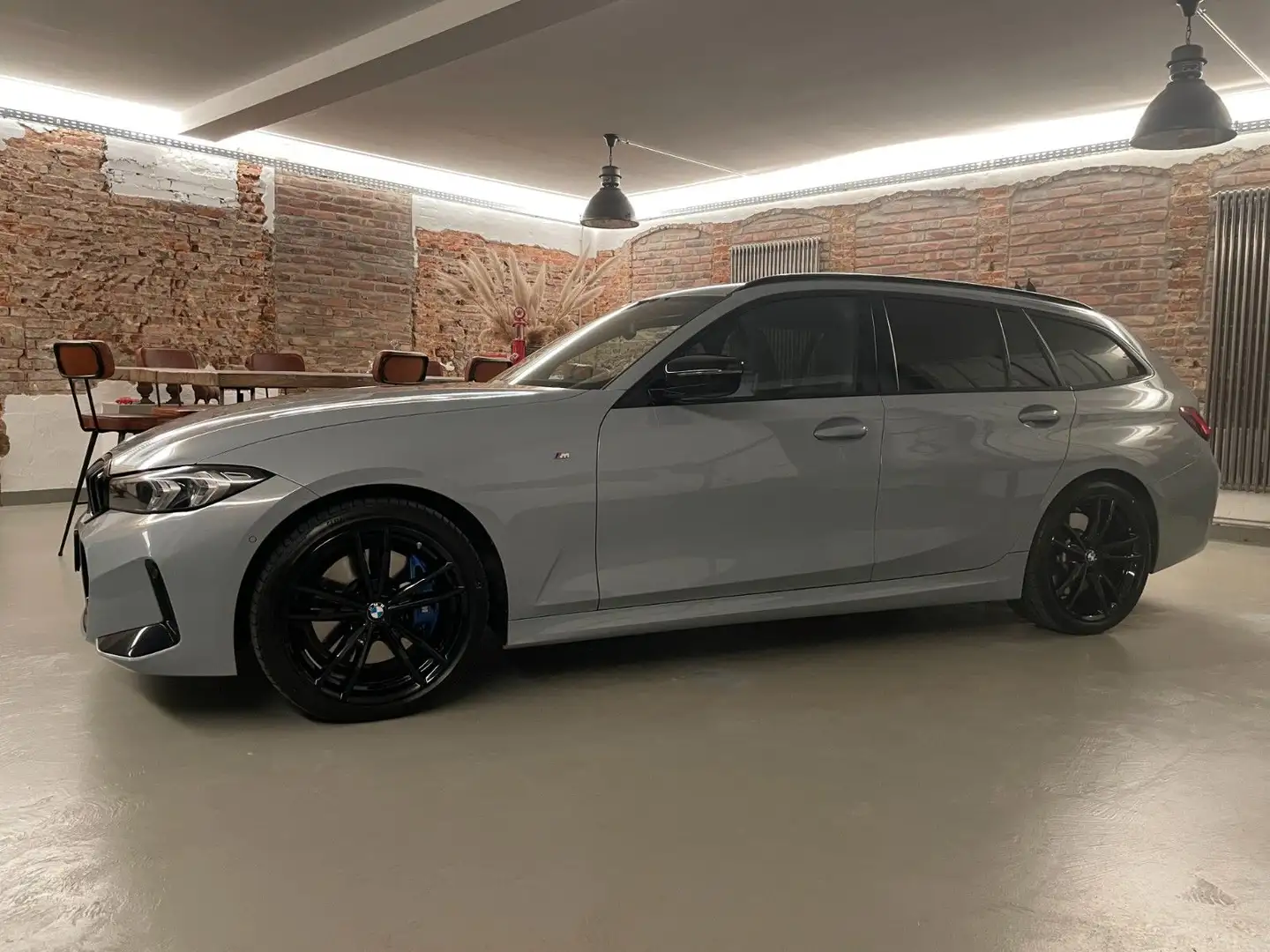 BMW 320 d xDrive M Sport ACC AHK HuD Stdhz. H/K 19" Grau - 2